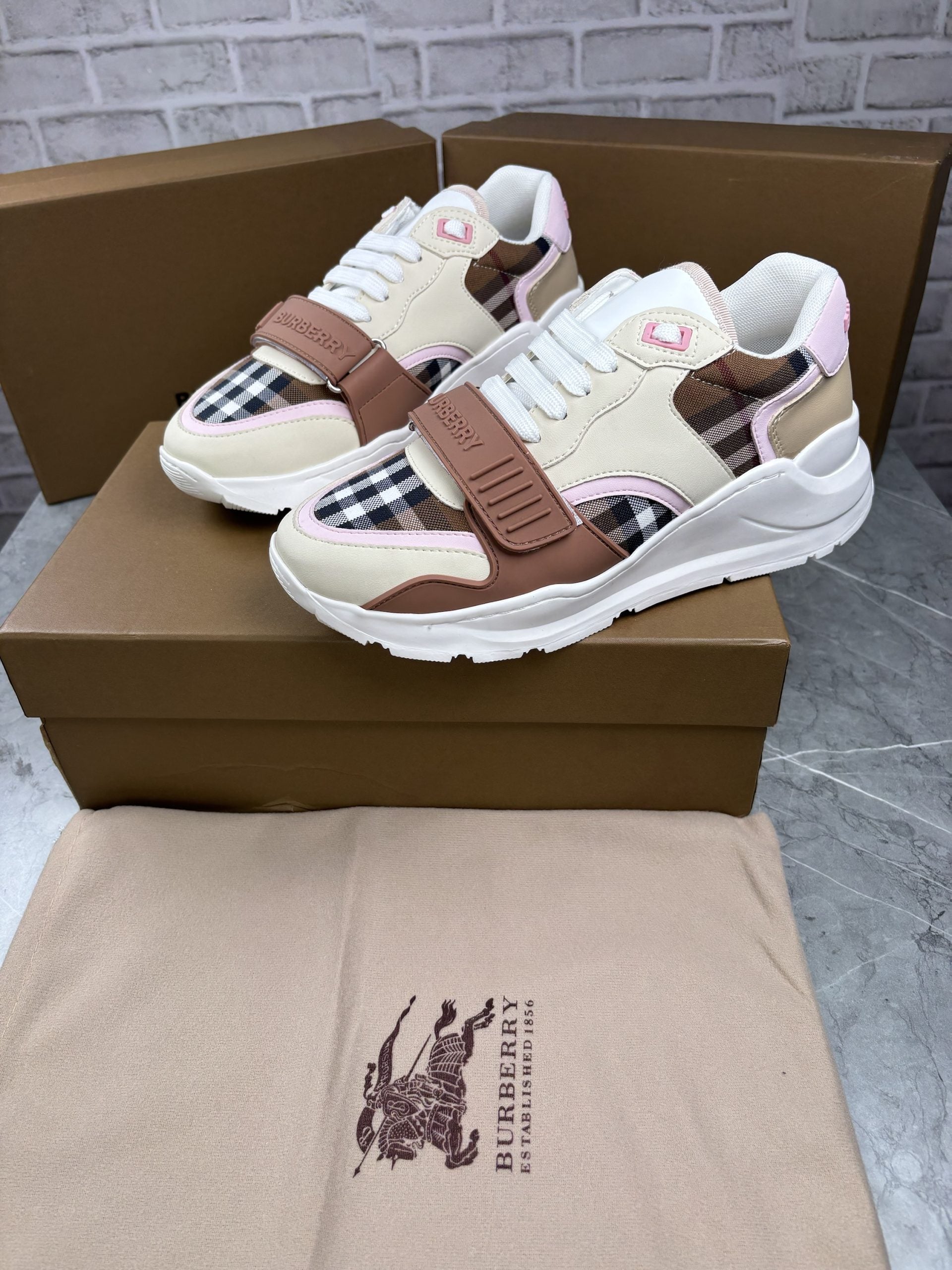 BB LADIES TRAINERS image 4