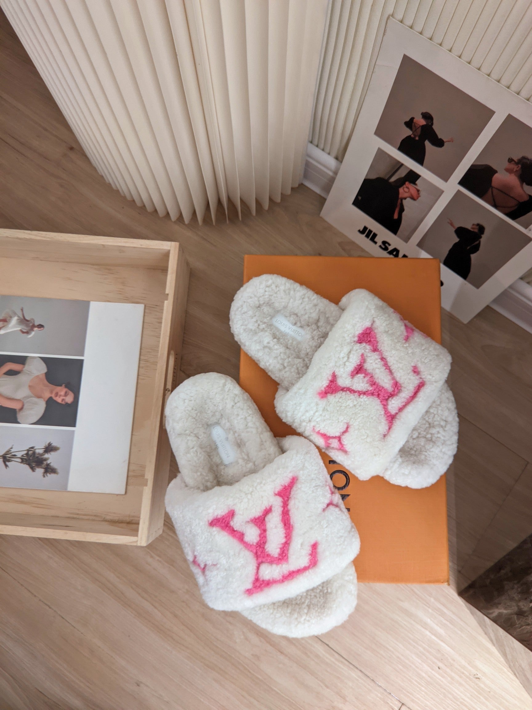 L-V FLUFFY SLIPPERS image 6
