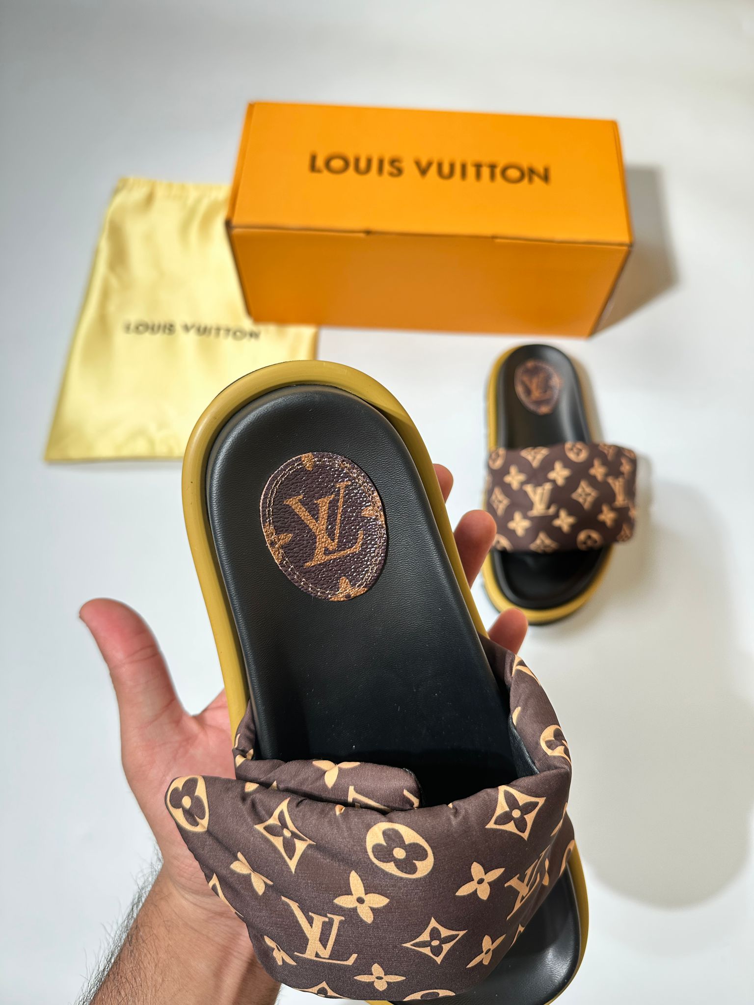 L-V SANDAL image 8