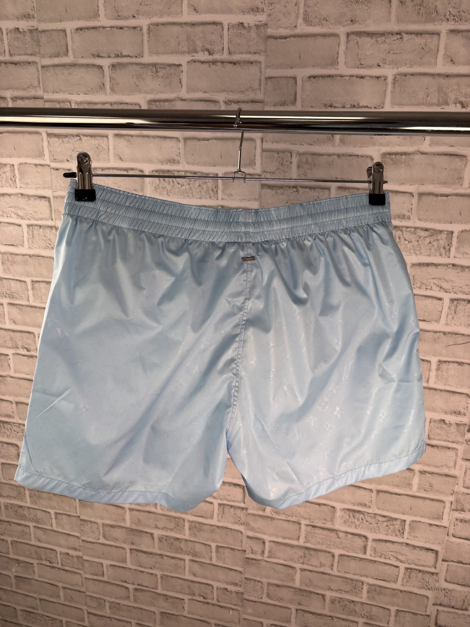 LV SHORTS image 1