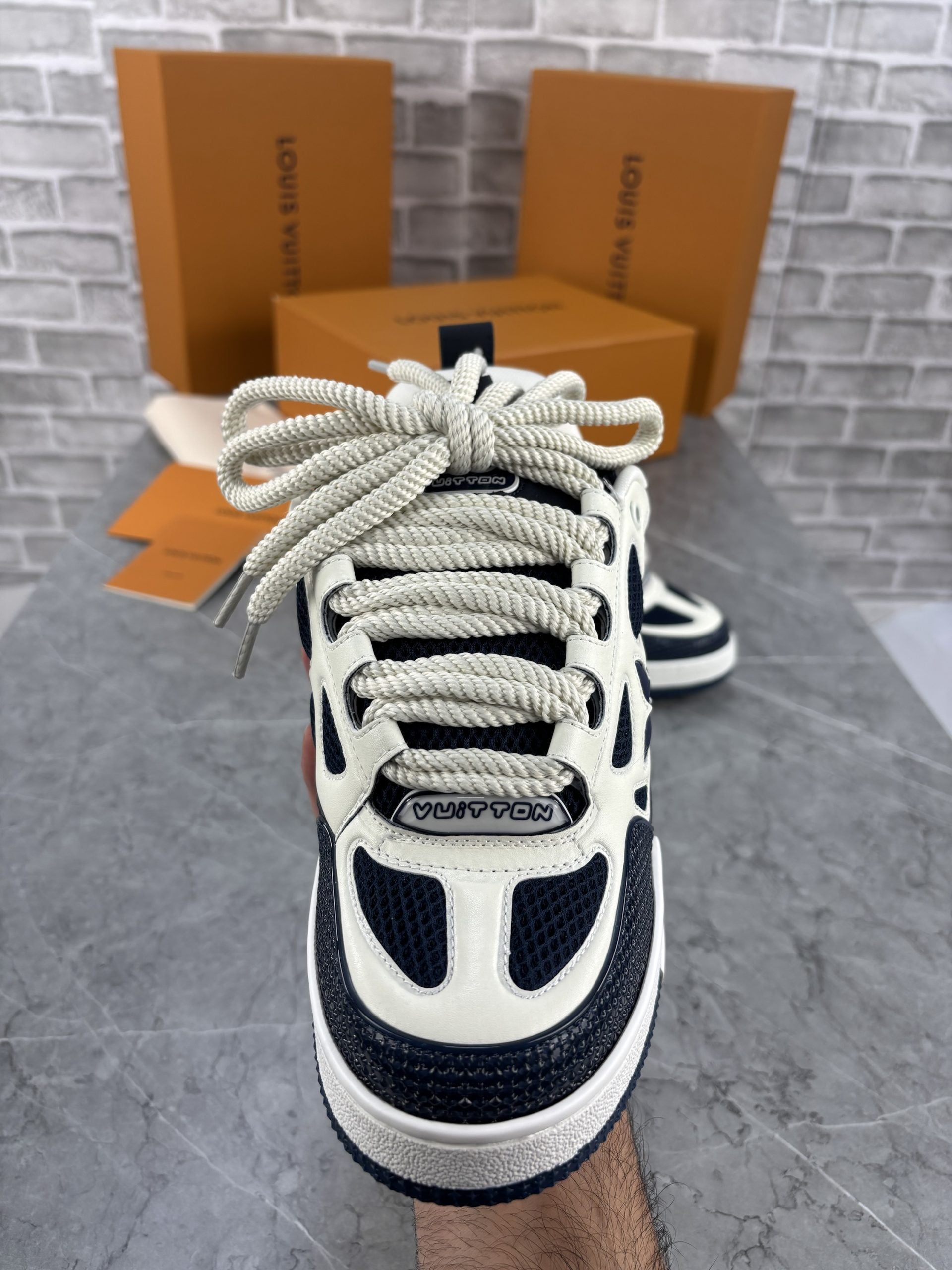 LV SNEAK image 5