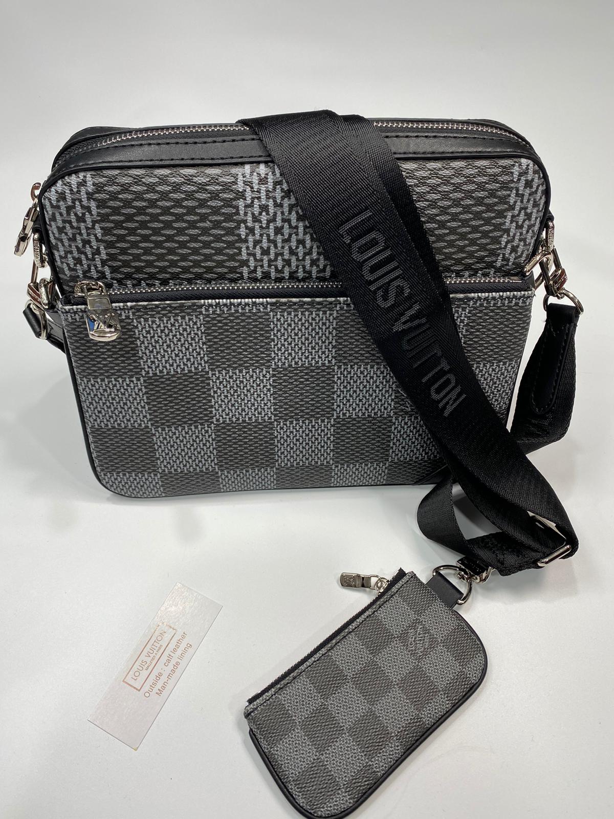 LV SHOULDER image 0