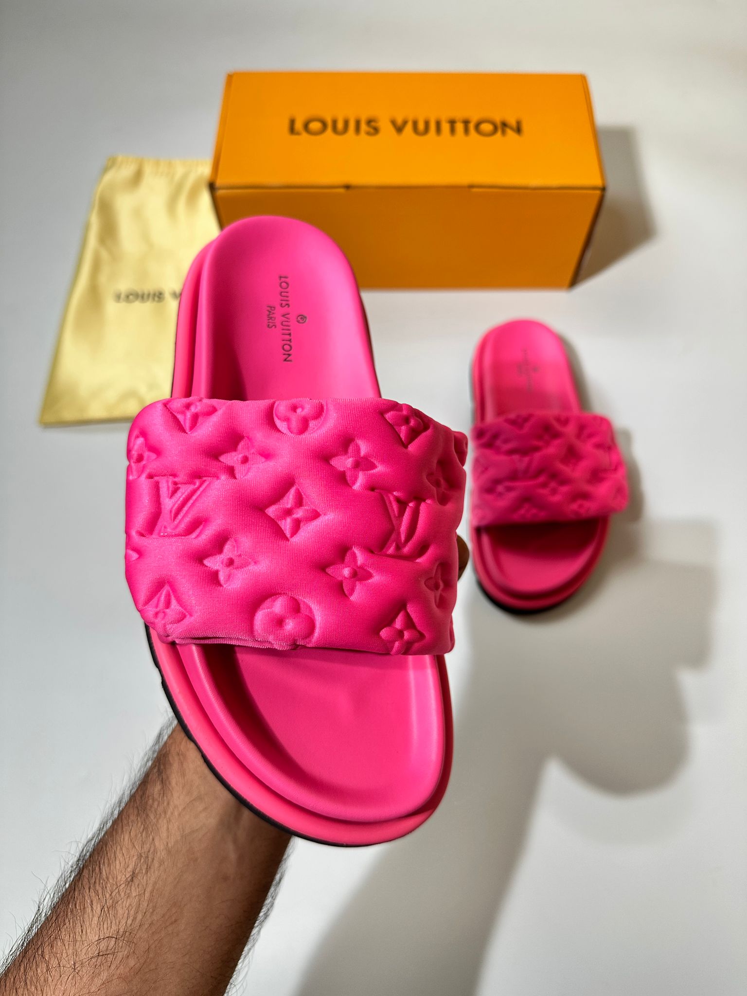 L-V SANDAL image 2
