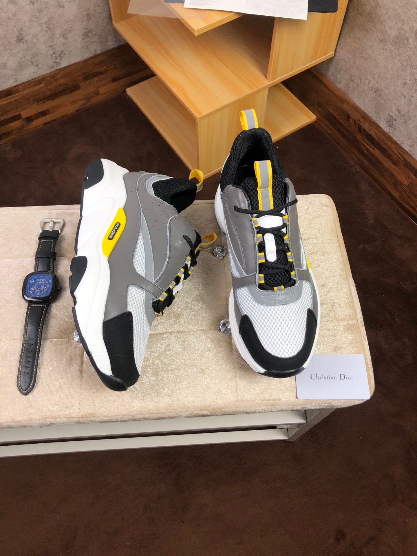 B22 GREY/WHITE image 1