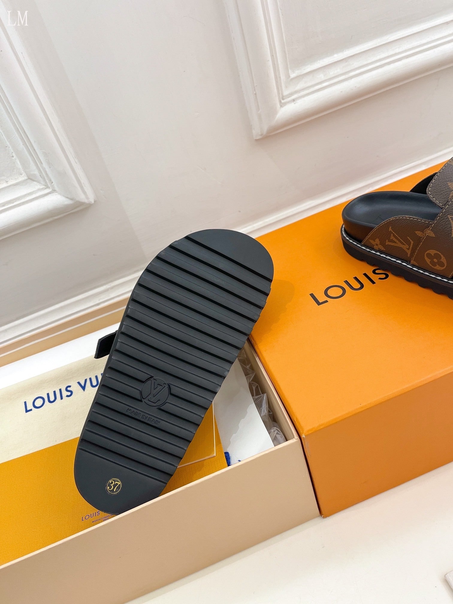 L-V CLOGS image 2