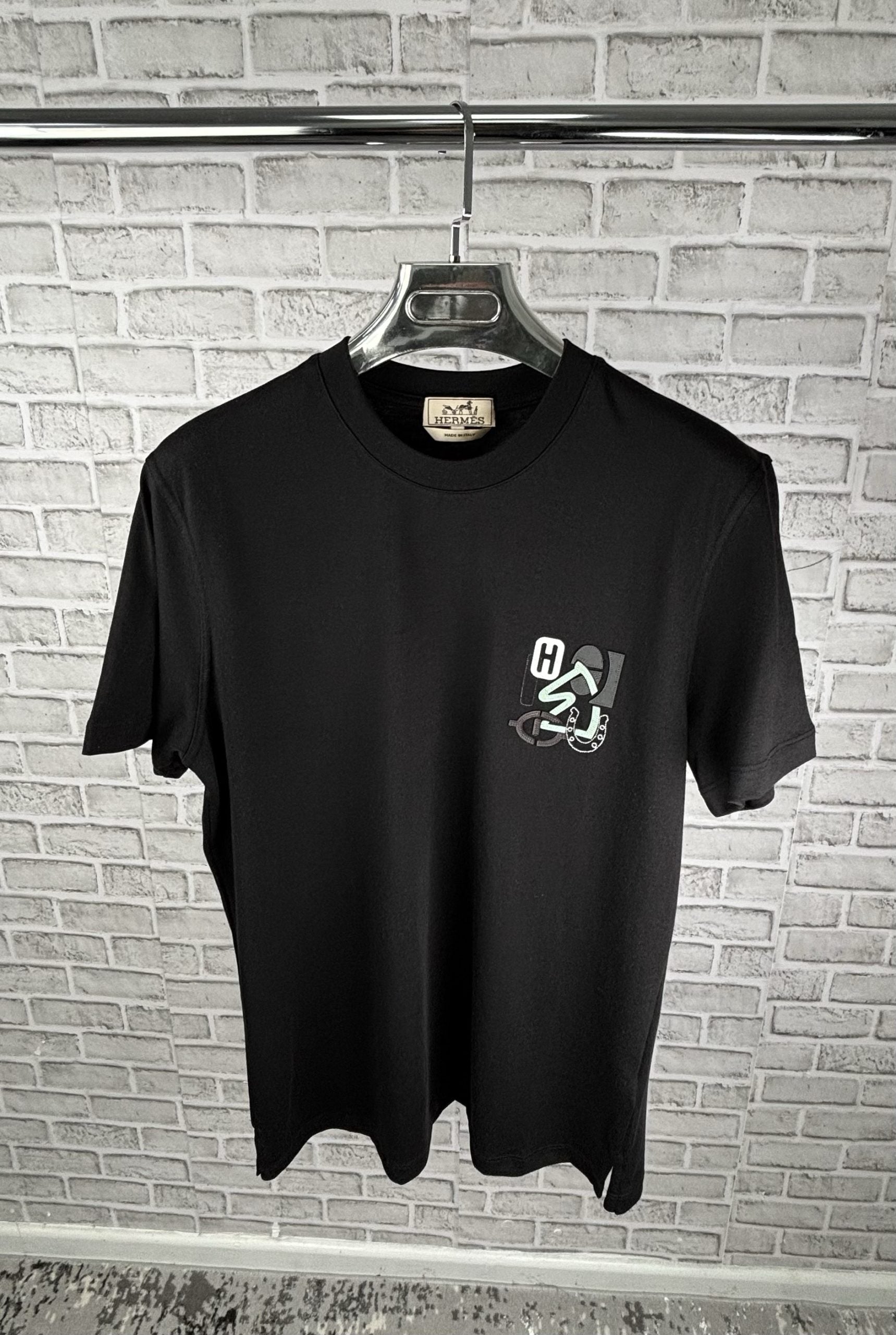 HM TEE BLACK image 0