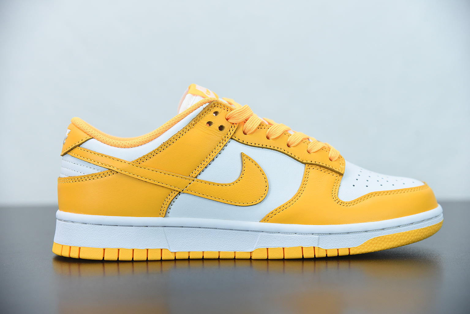 DUNK LOW YELLOW image 3