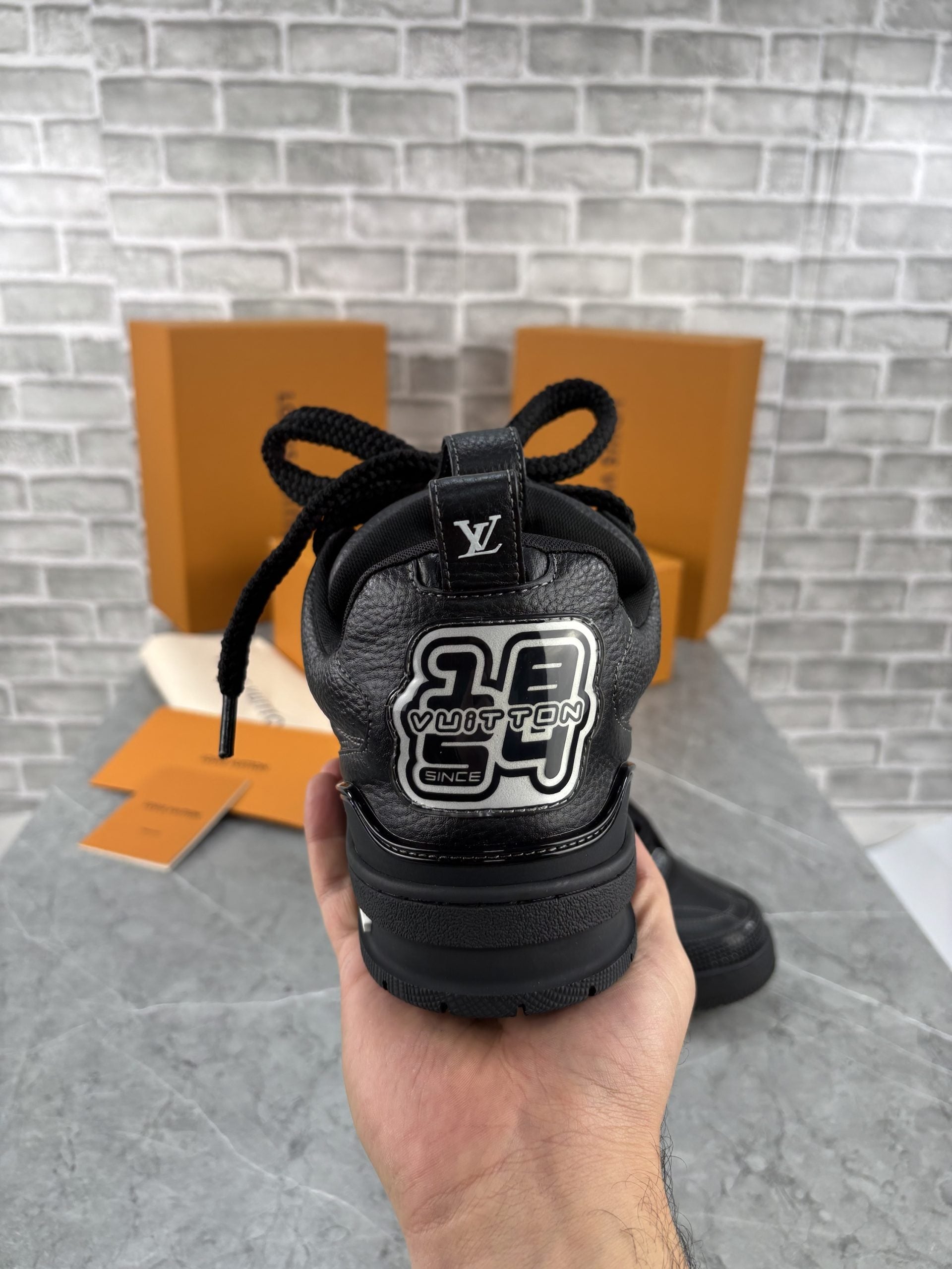LV SNEAK image 2