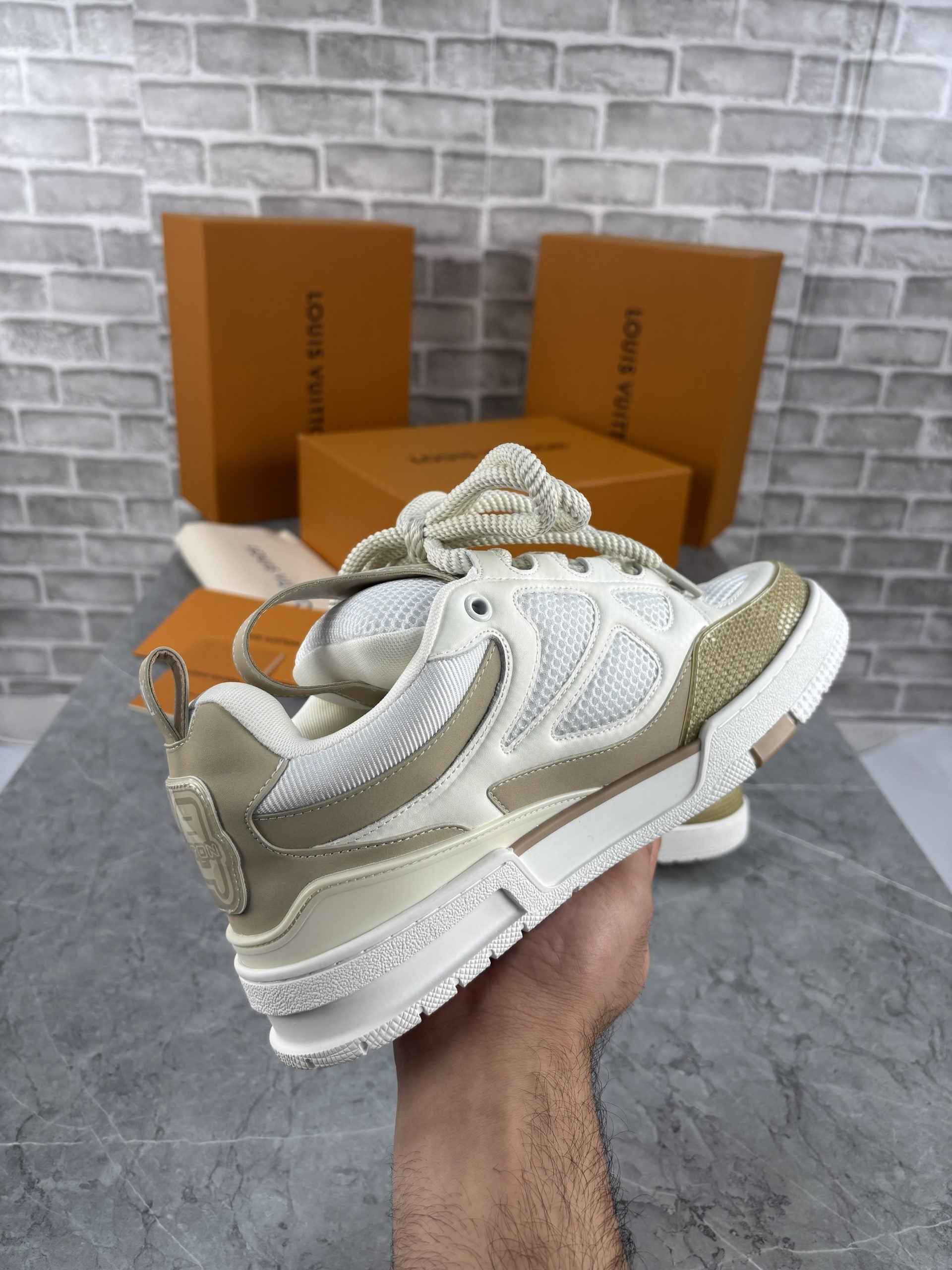 LV SNEAK image 7