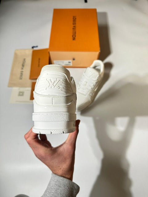 L-V WHITE image 5