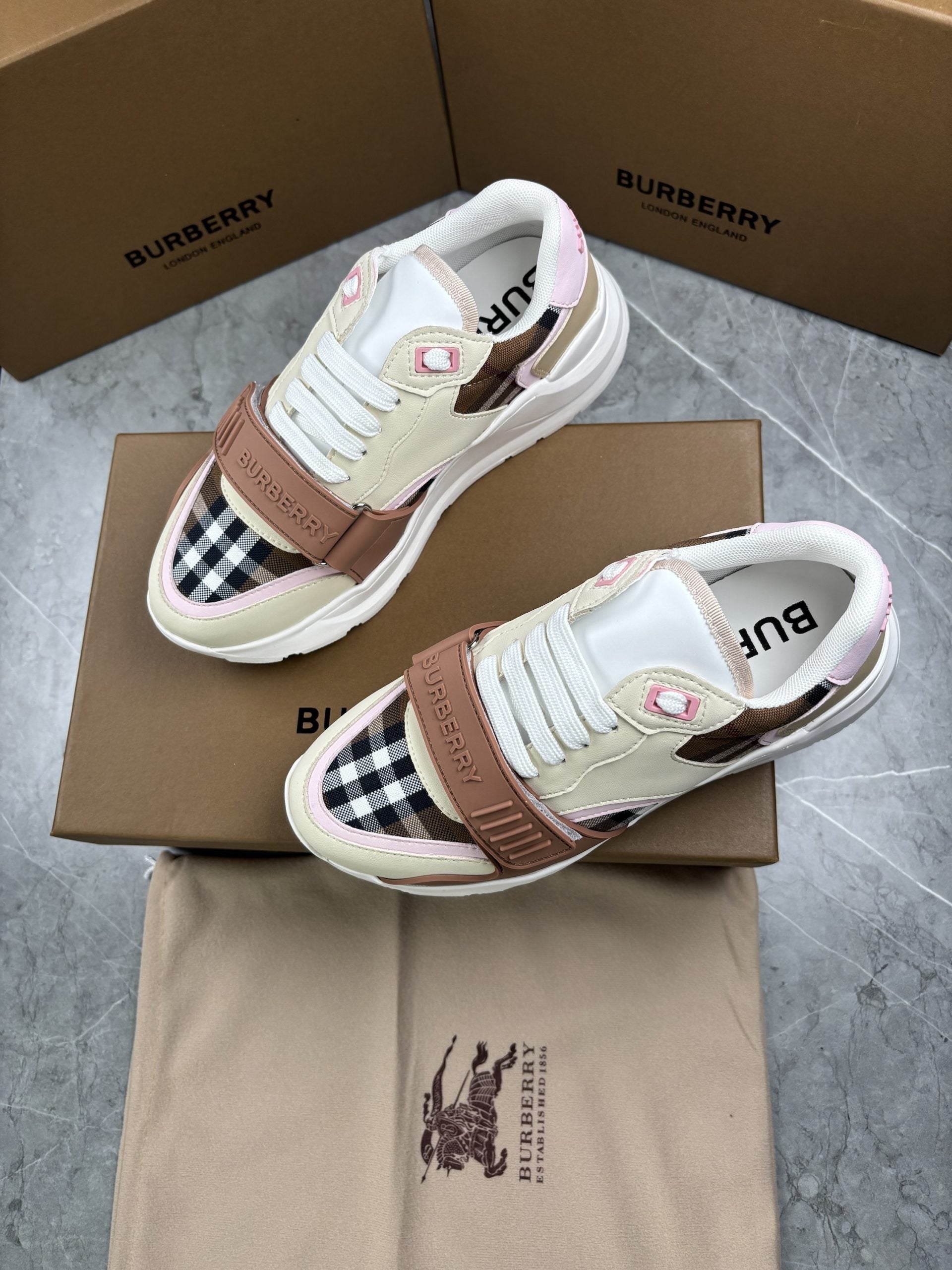 BB LADIES TRAINERS image 3