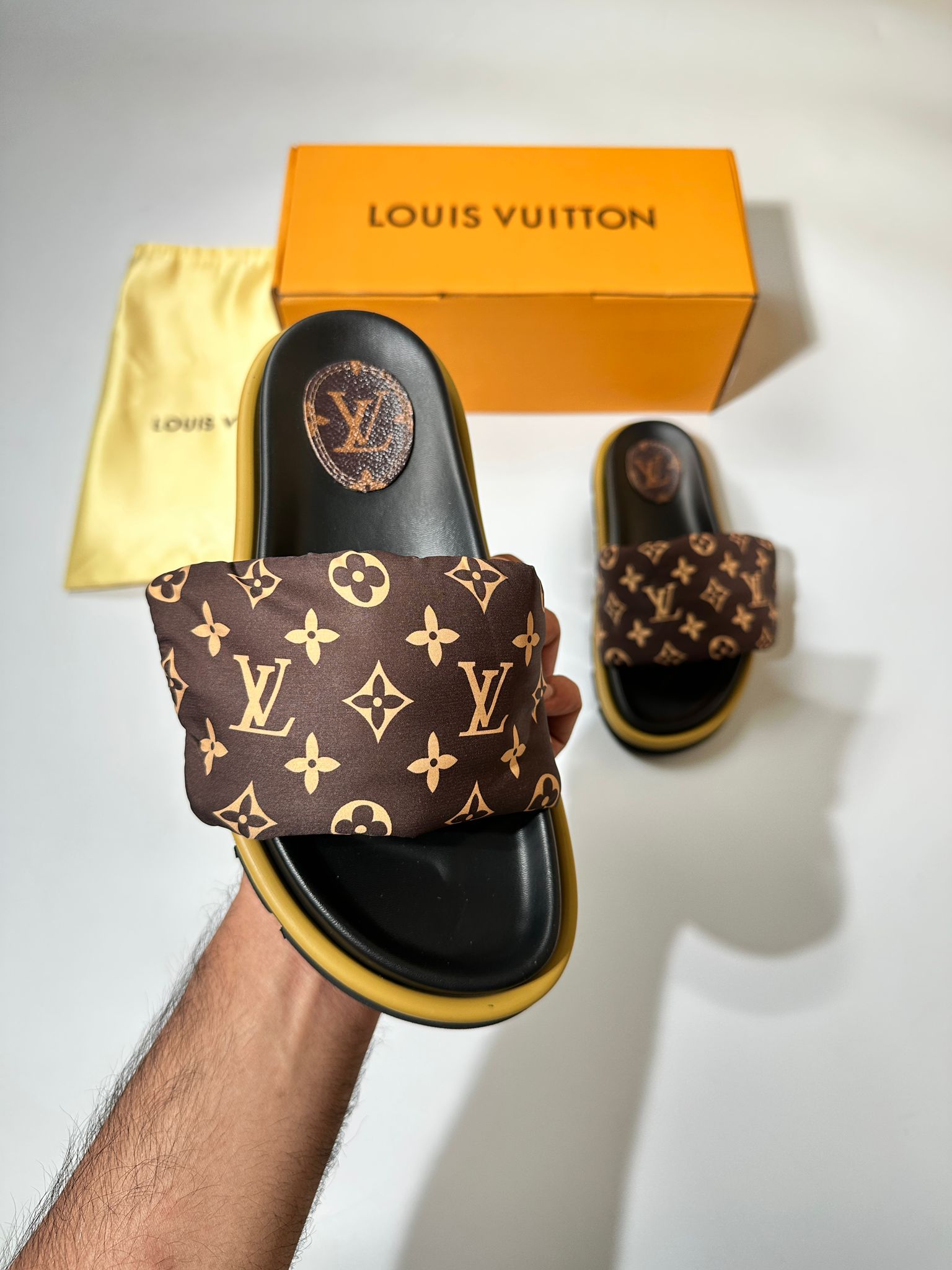 L-V SANDAL image 5