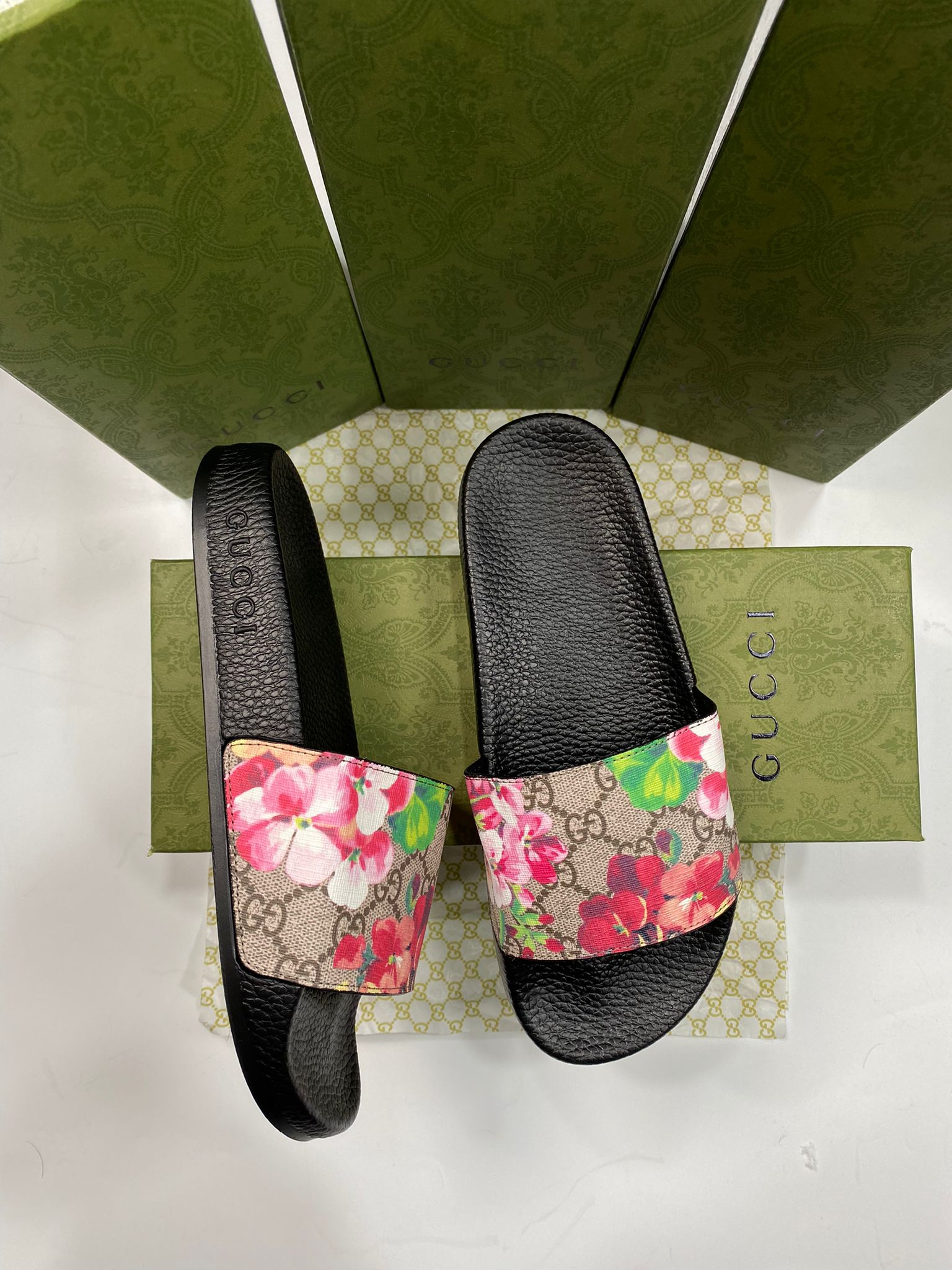 UCCI FLORAL SLIDER image 2