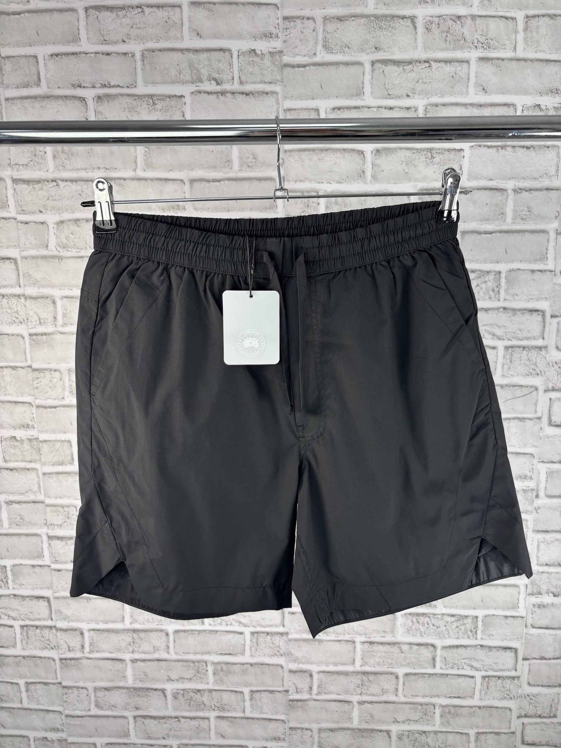 Goose short black image 0