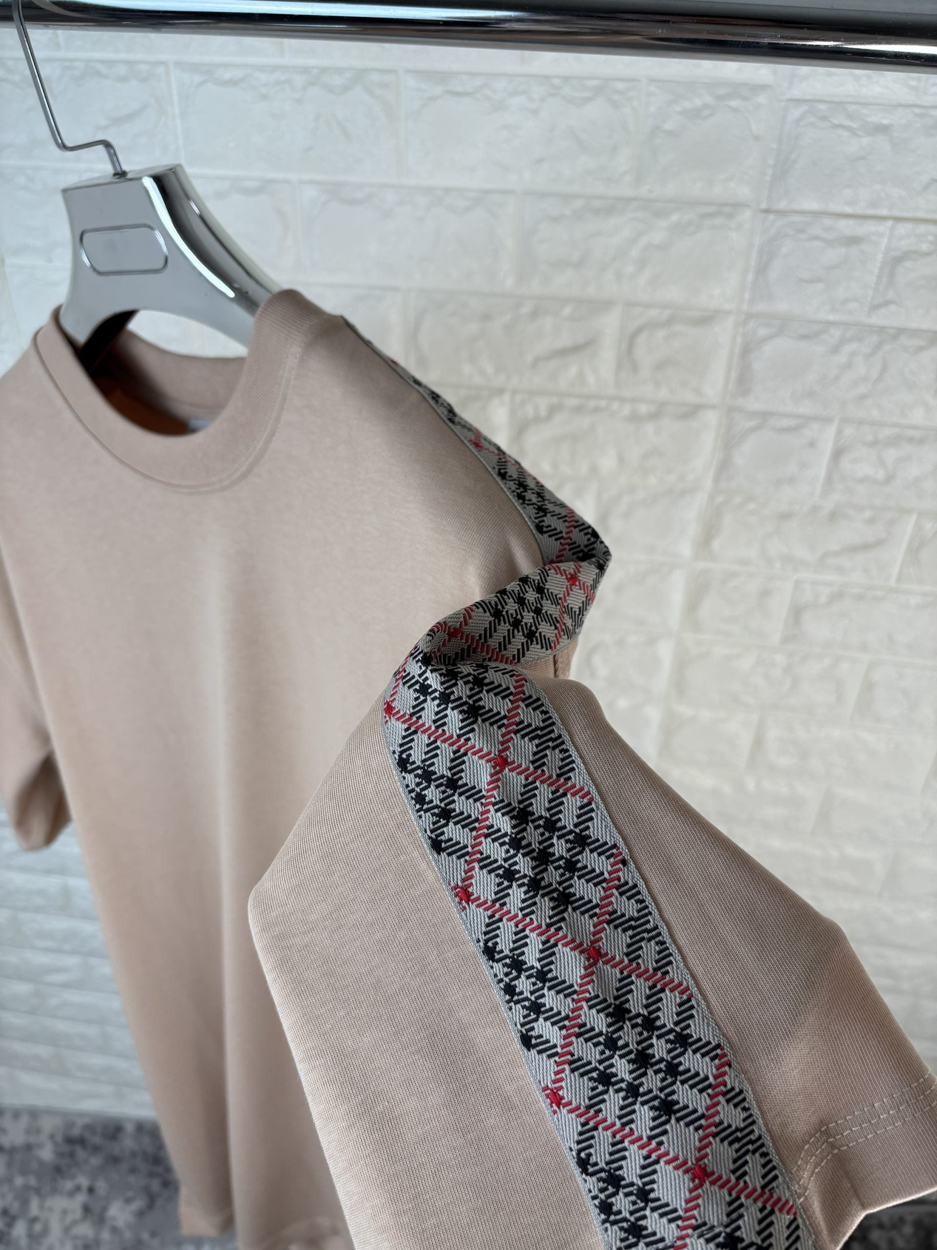 Burb tee beige image 1