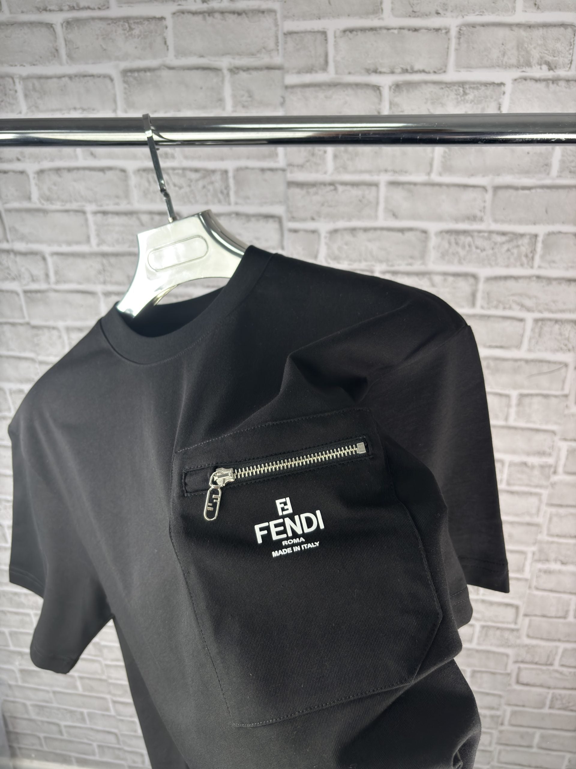 ENDI TEE BLACK image 1
