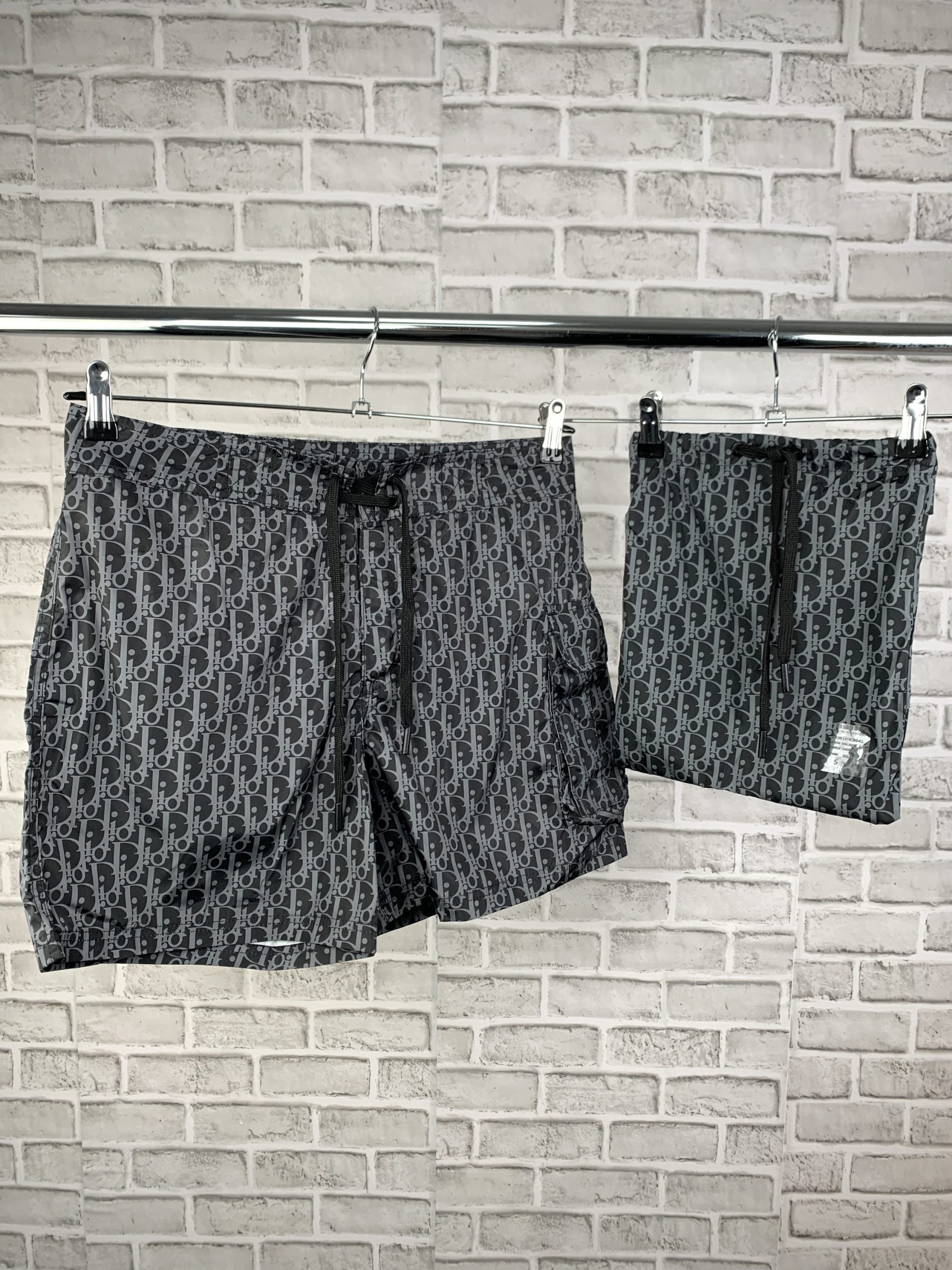 IOR BLACK SHORT image 1
