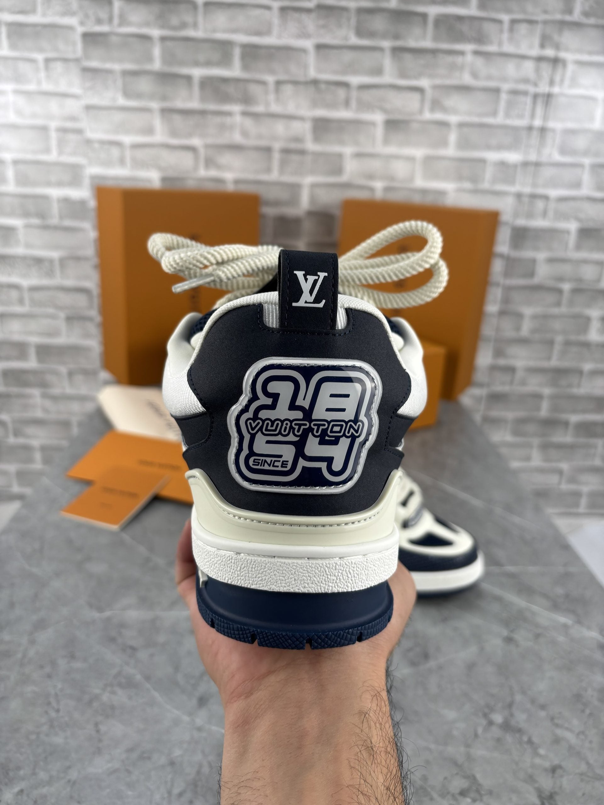 LV SNEAK image 3