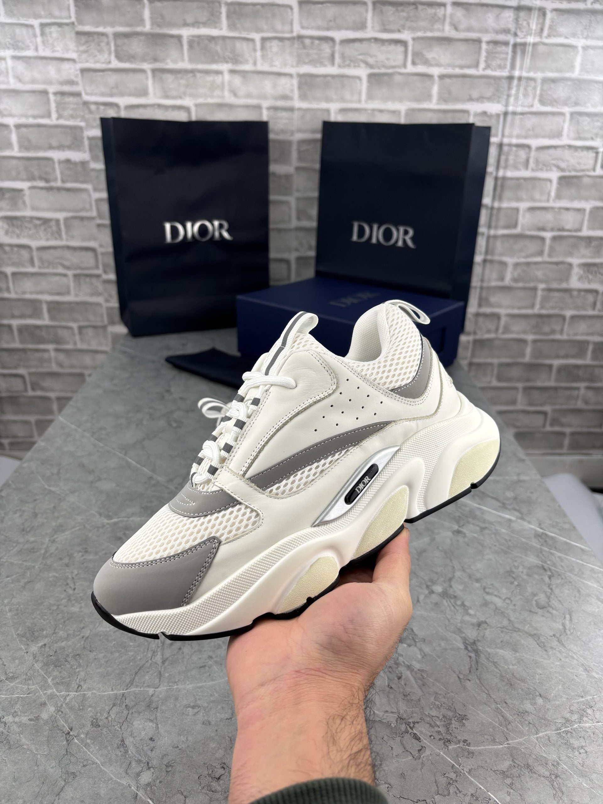 B22 WHITE - 9 image
