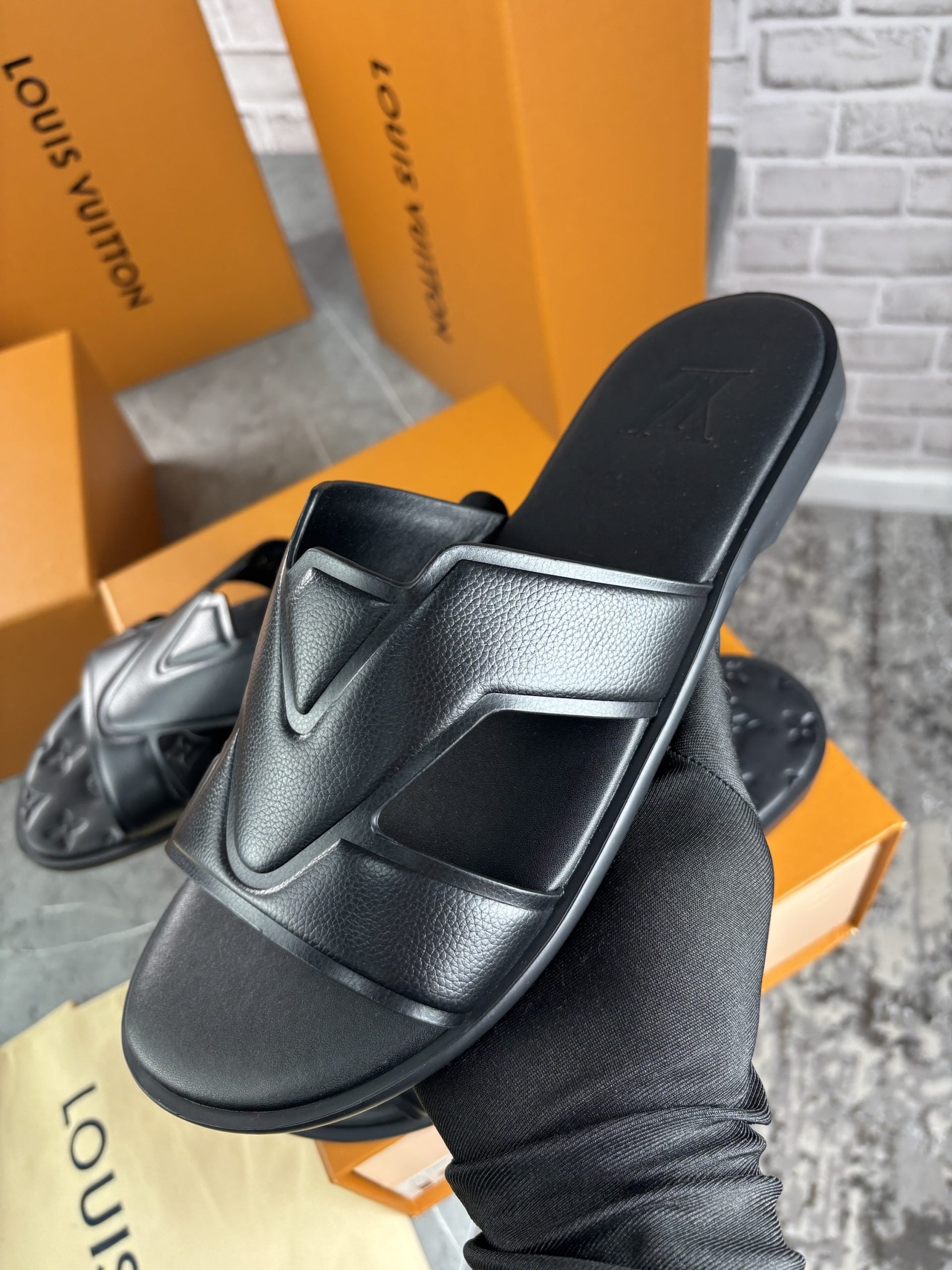 Lv slide black - 6 image