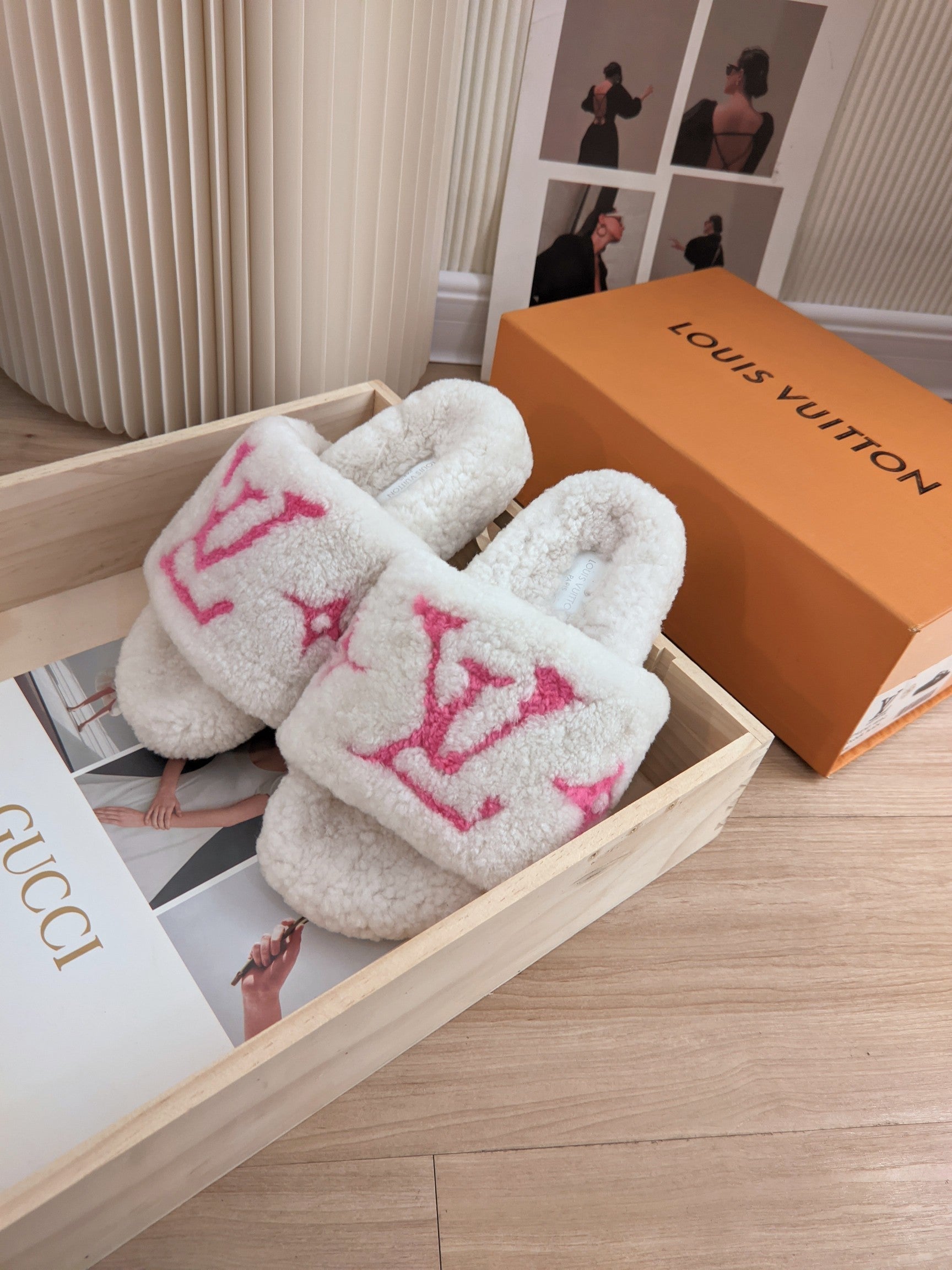 L-V FLUFFY SLIPPERS image 5