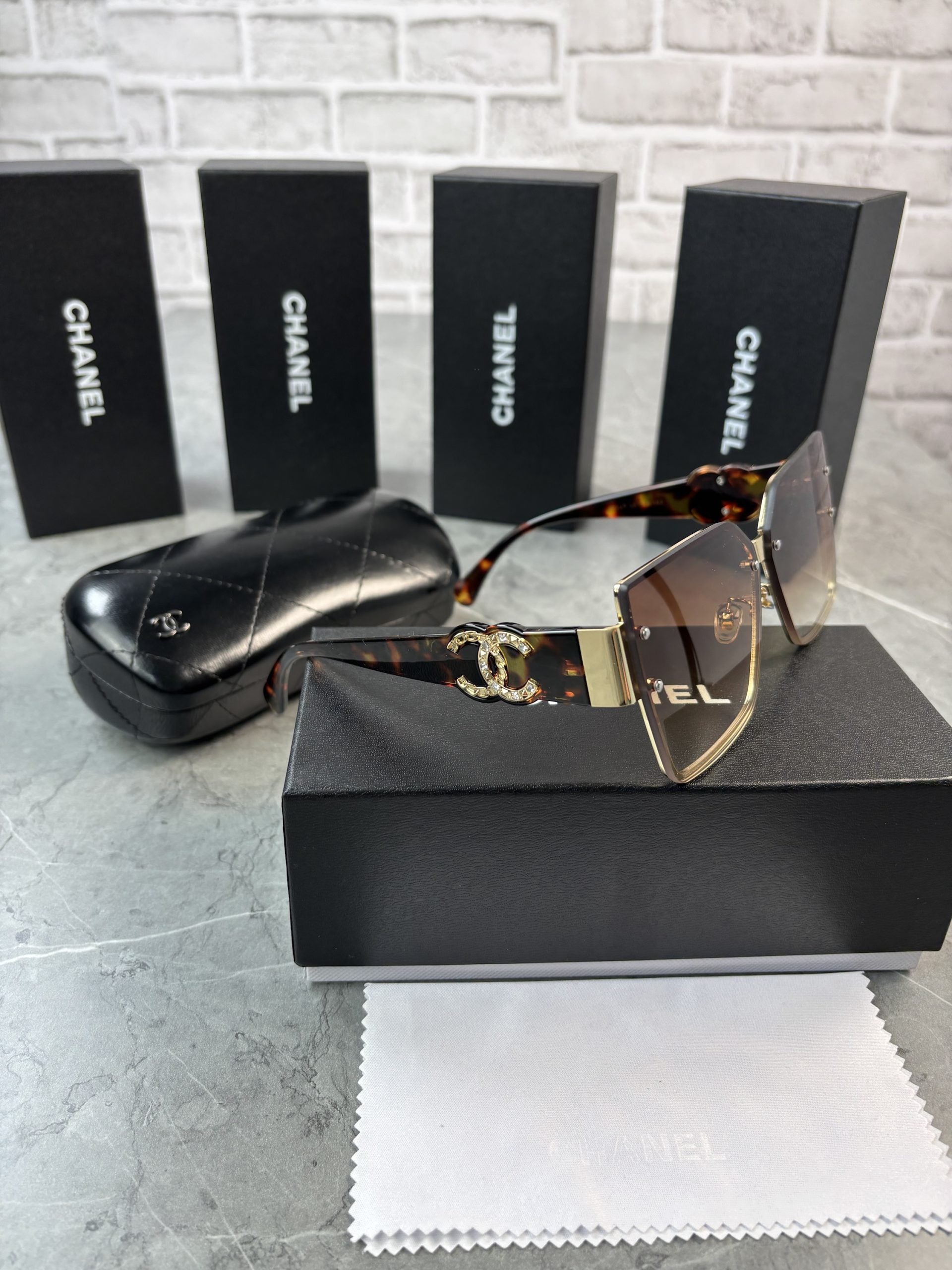 GC GOLD GLASSES image 2