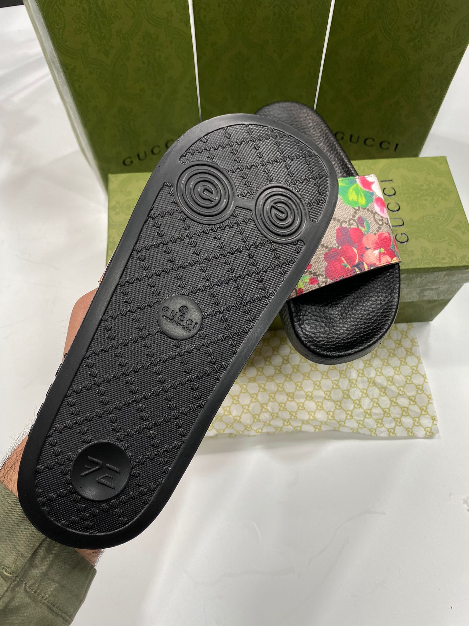 UCCI FLORAL SLIDER image 4