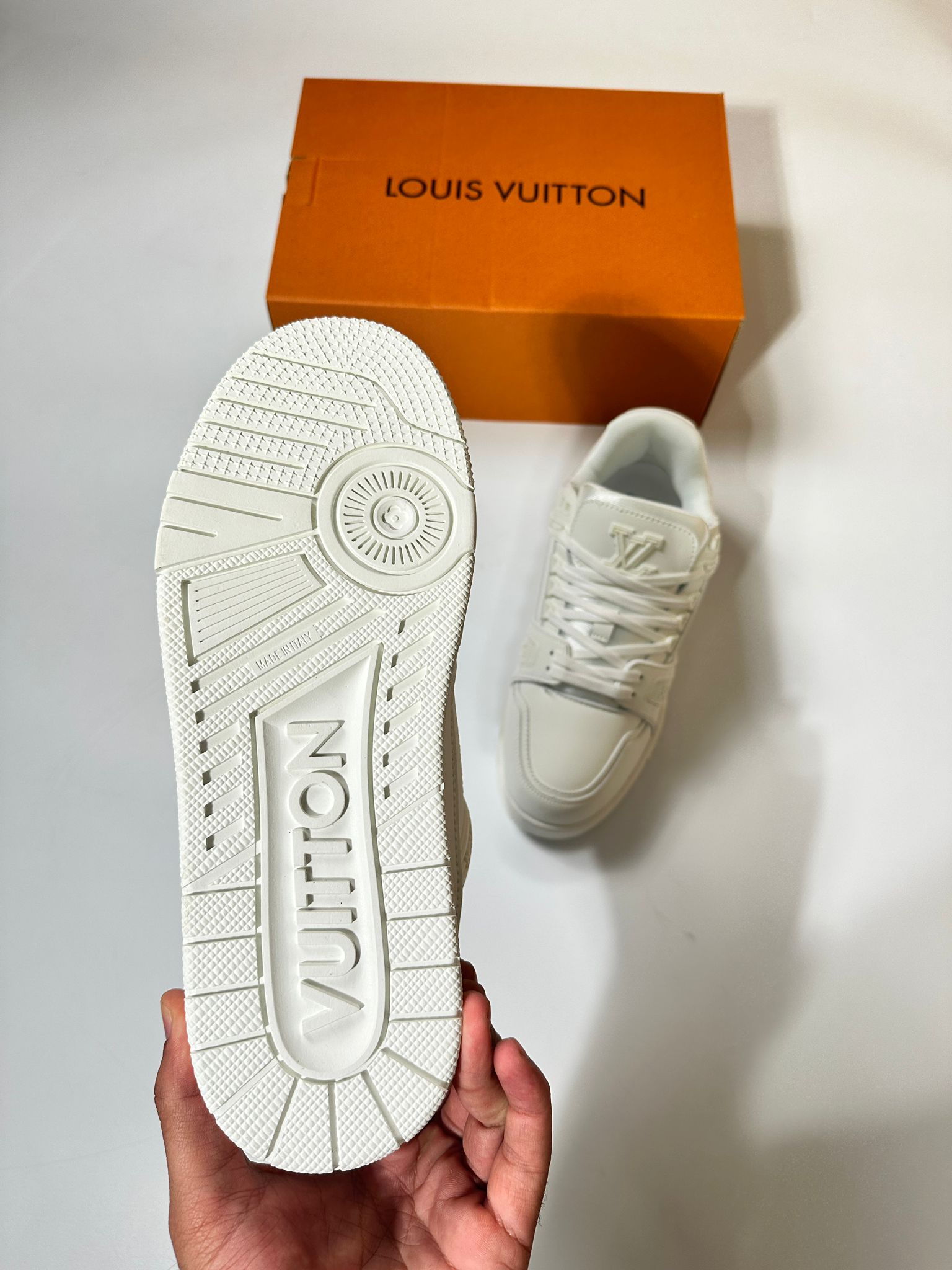 IV TRAINER WHITE image 1