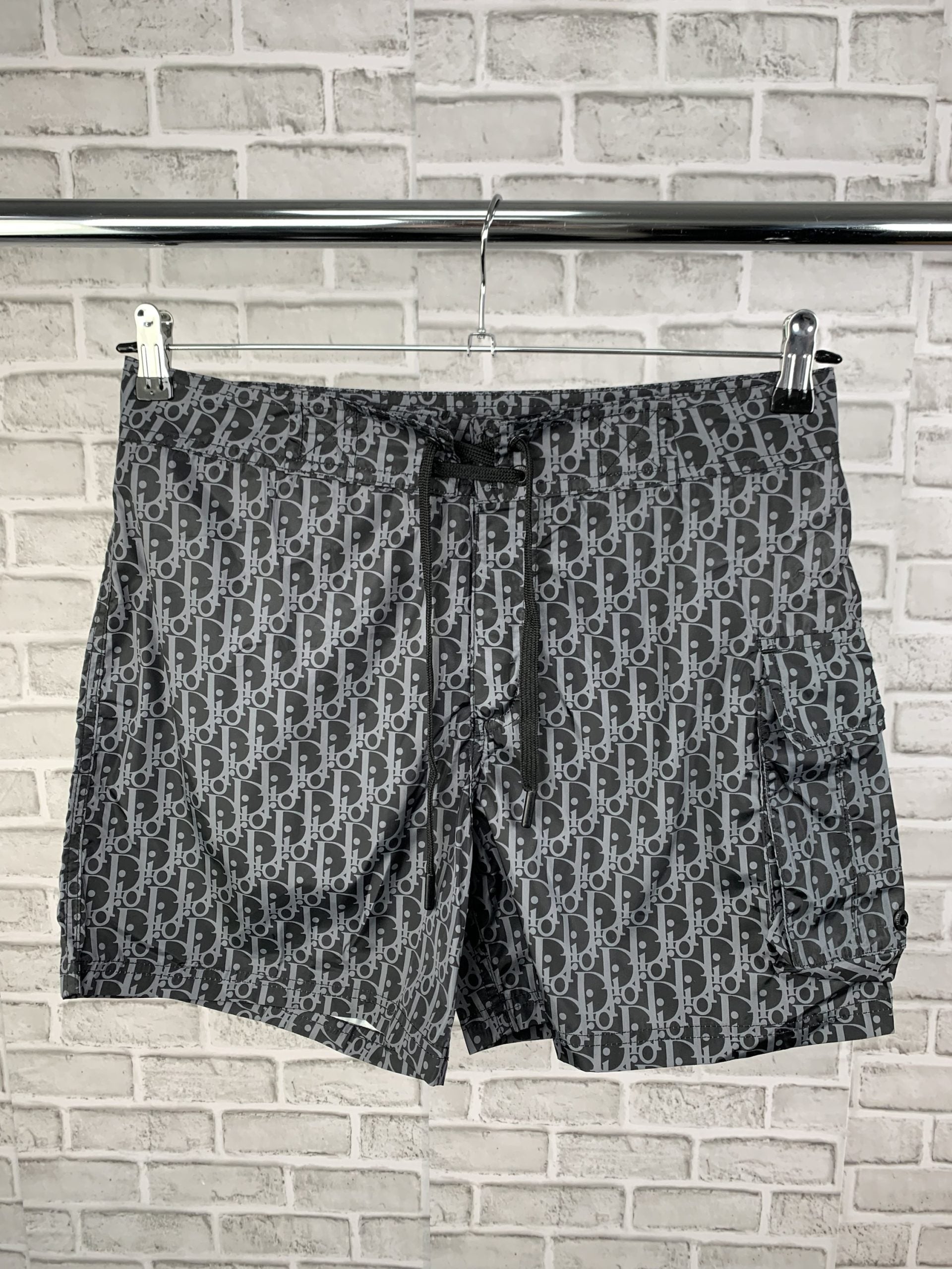 IOR BLACK SHORT image 0