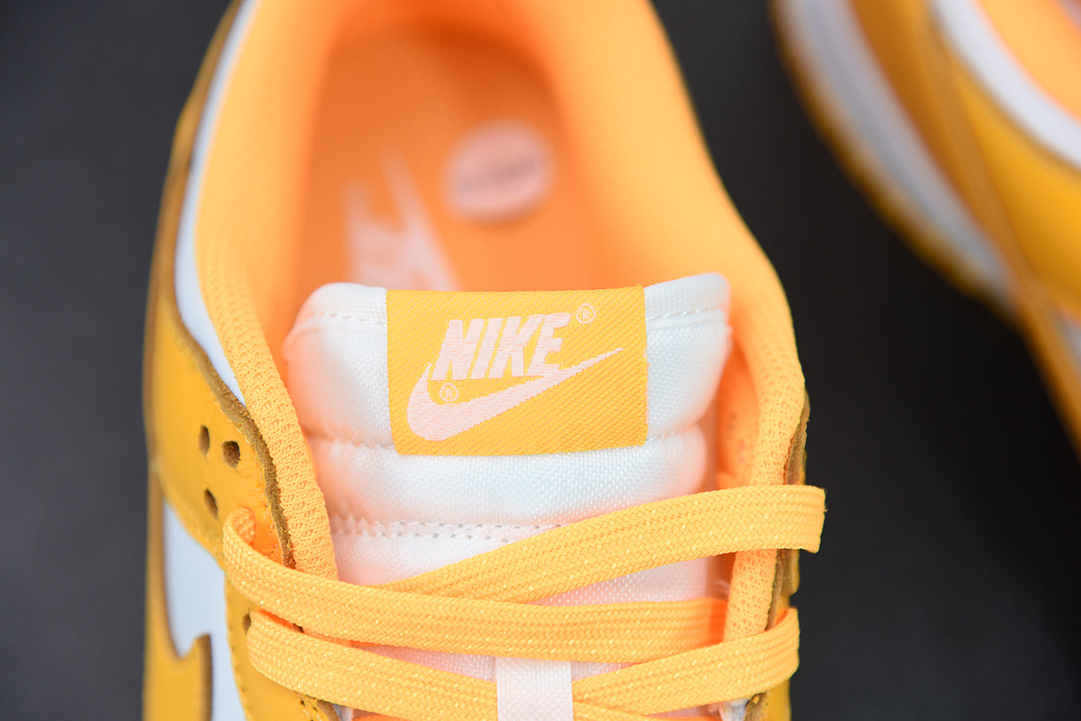 DUNK LOW YELLOW image 7
