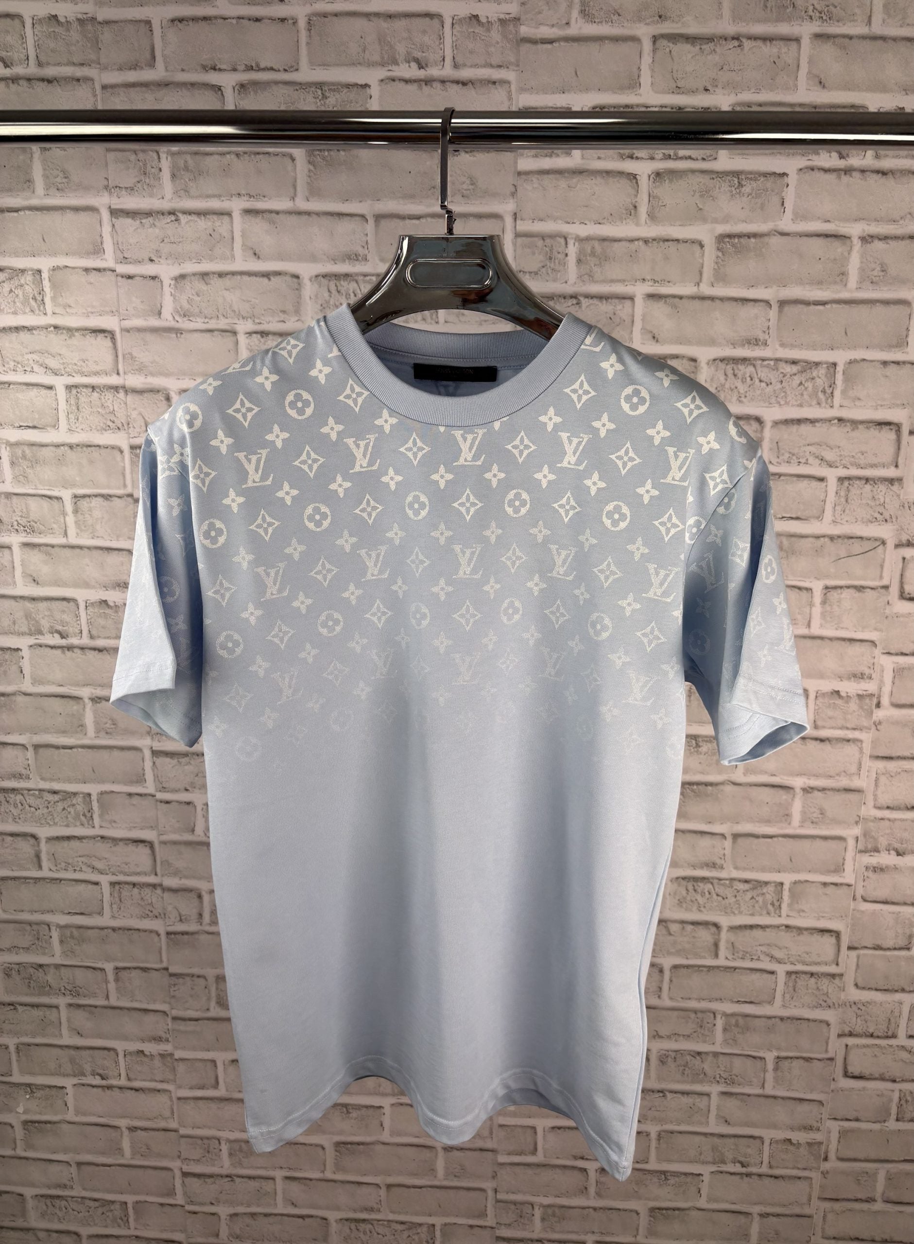 LV TEE SKY BLUE image 0