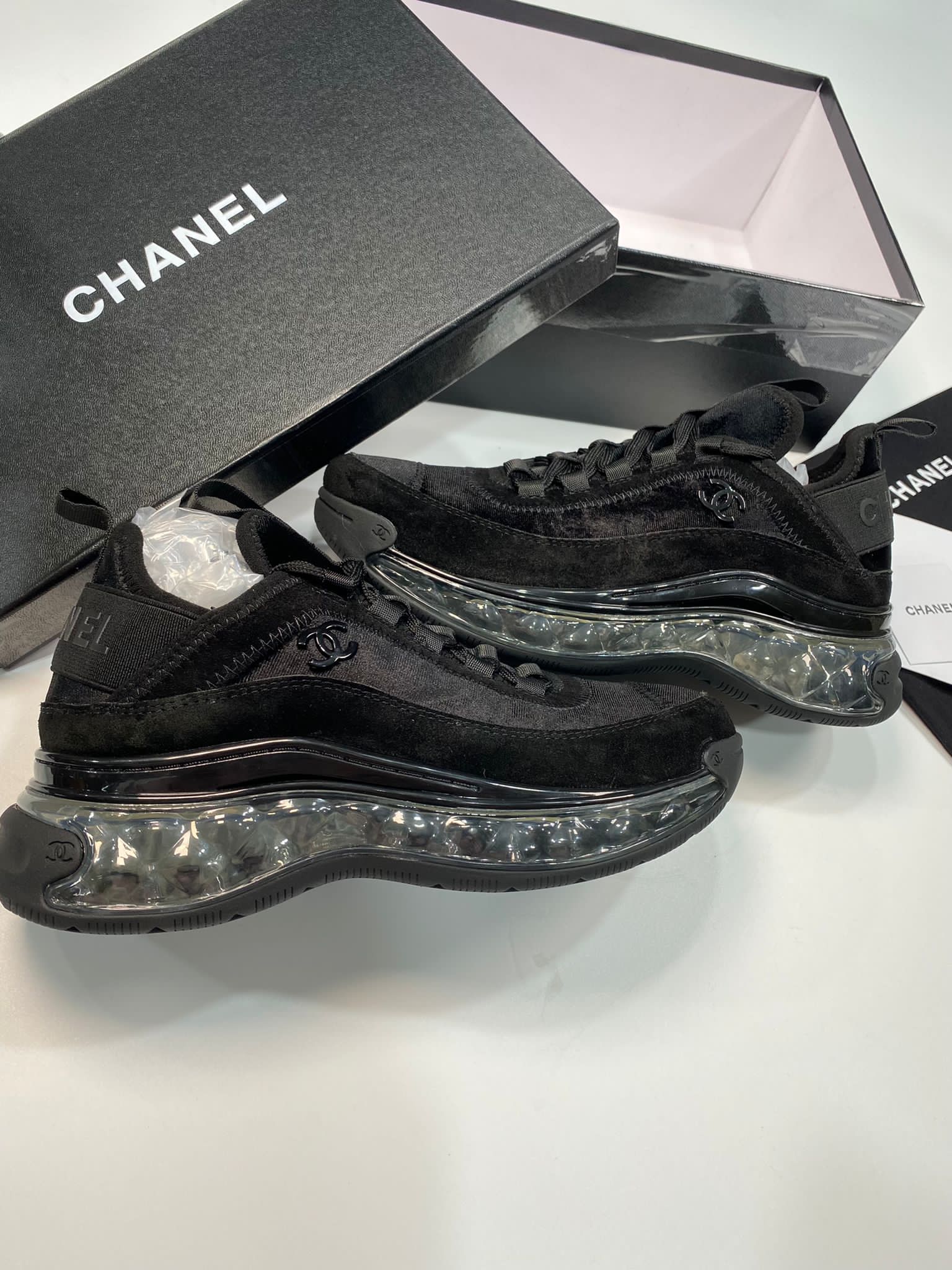 CHNL BLACK RUNNER image 2