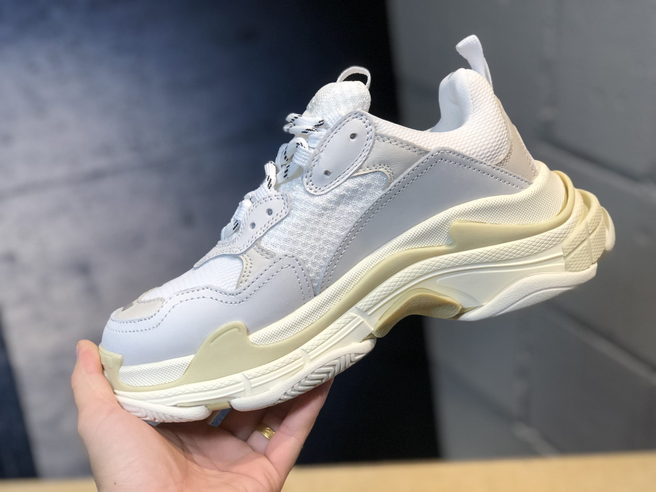 TRIPLE WHITE image 7