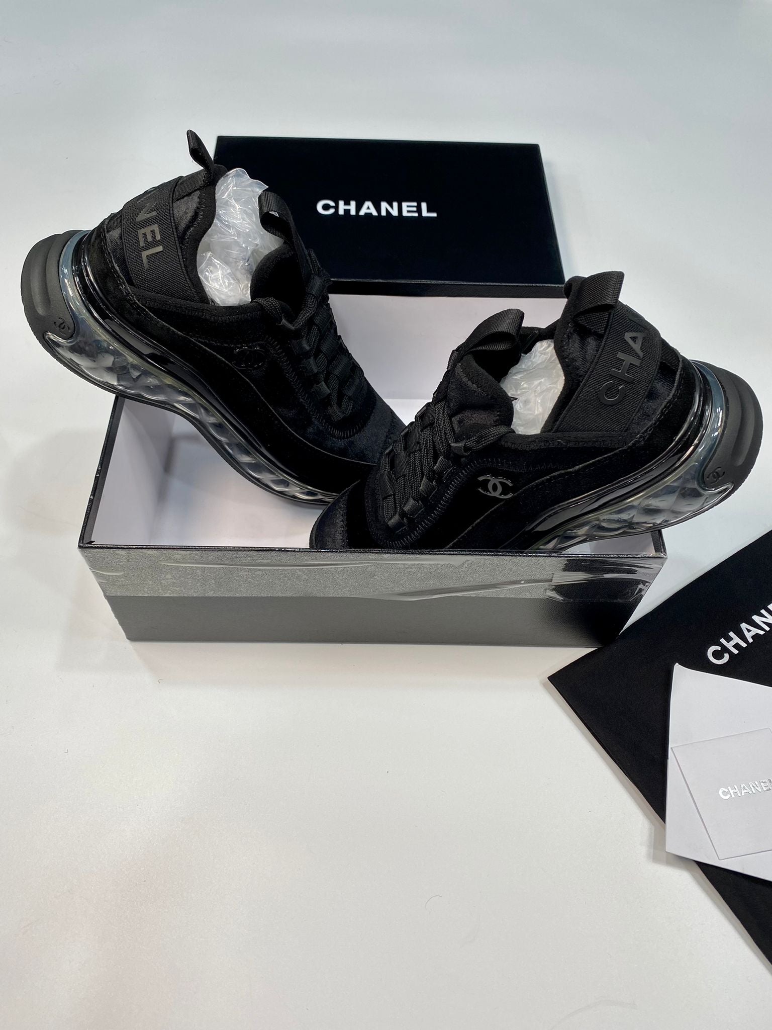 CHNL BLACK RUNNER image 4
