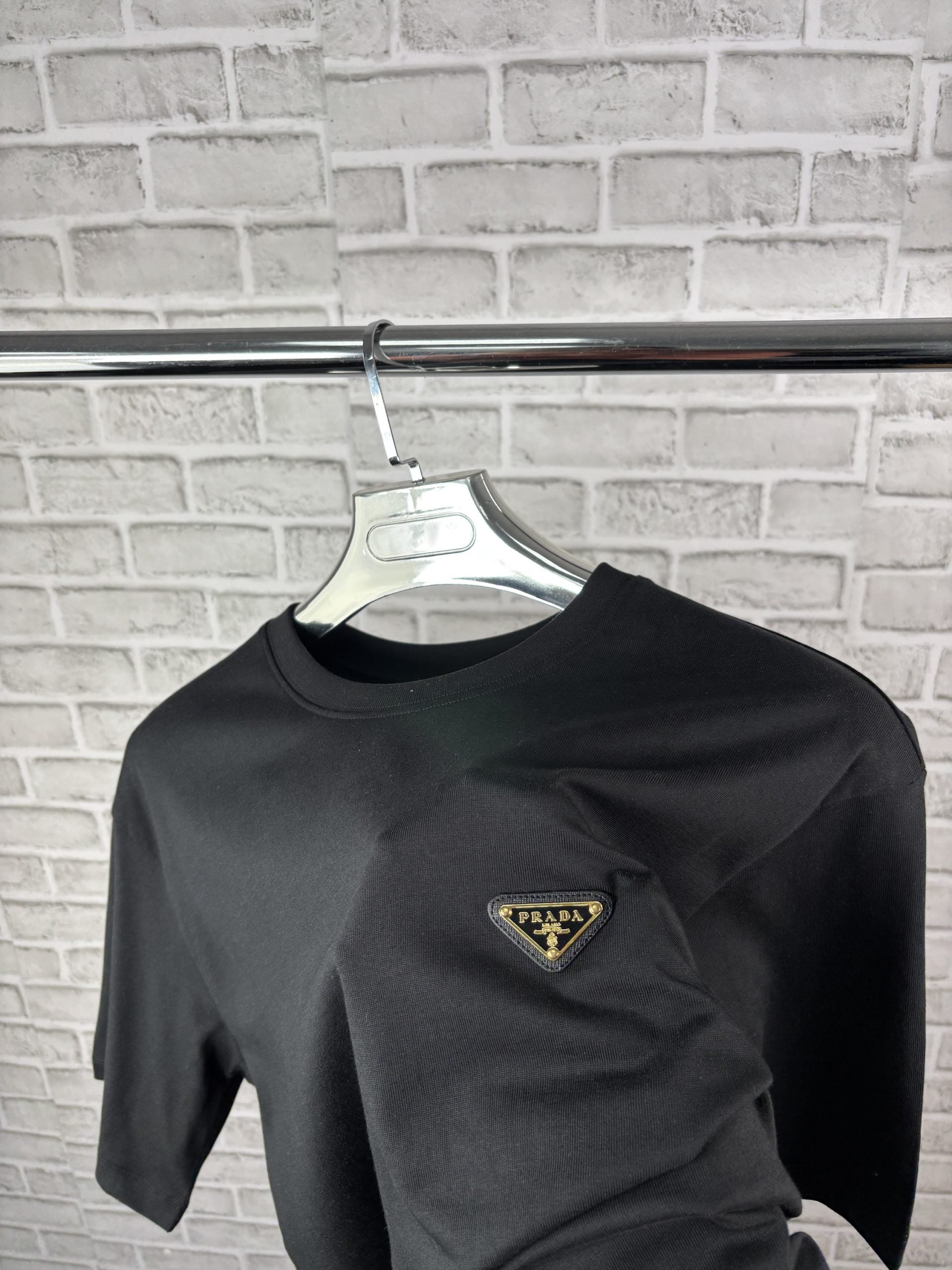 RADA BLACK TEE image 1
