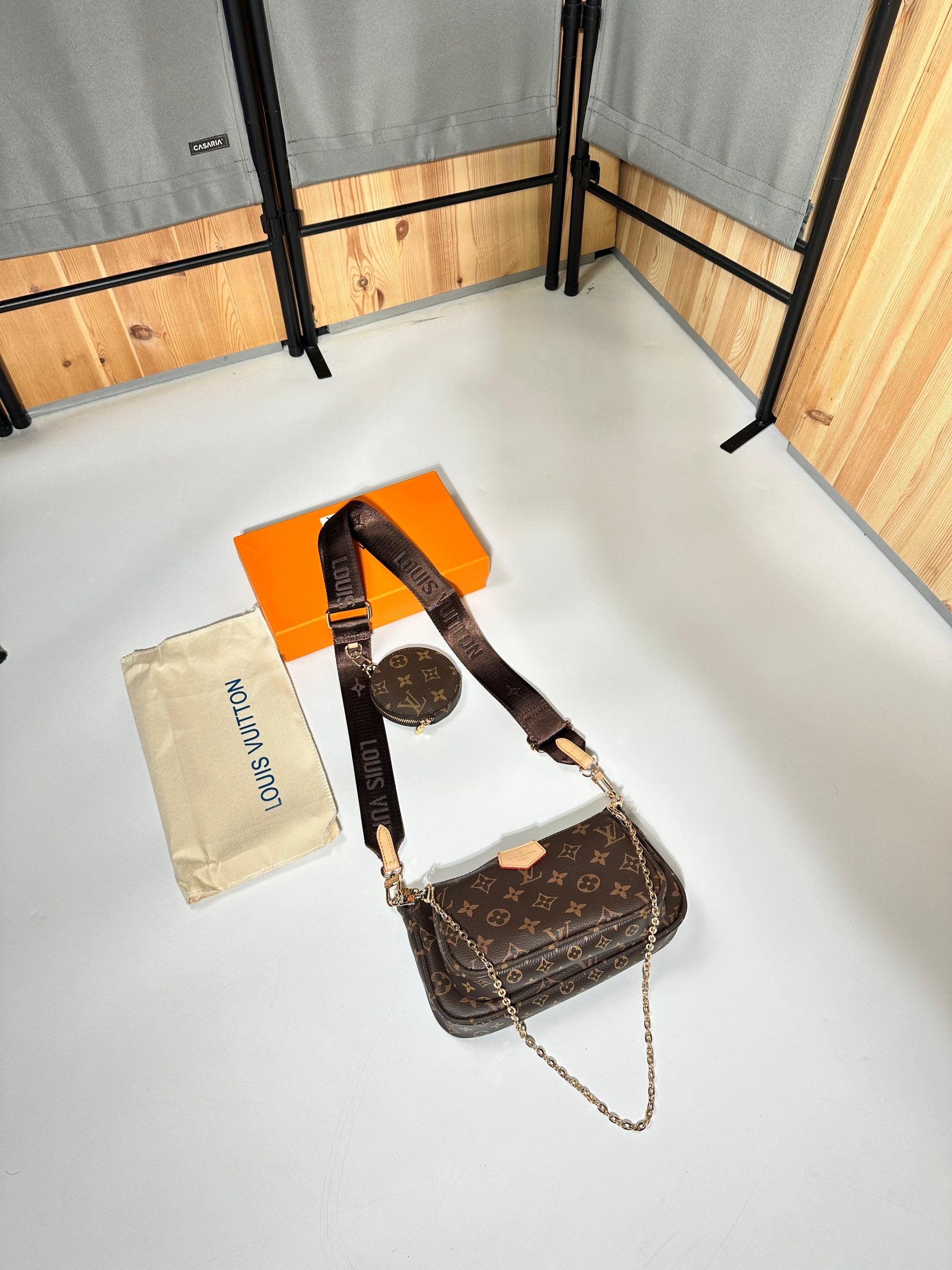 LV BAG image 1