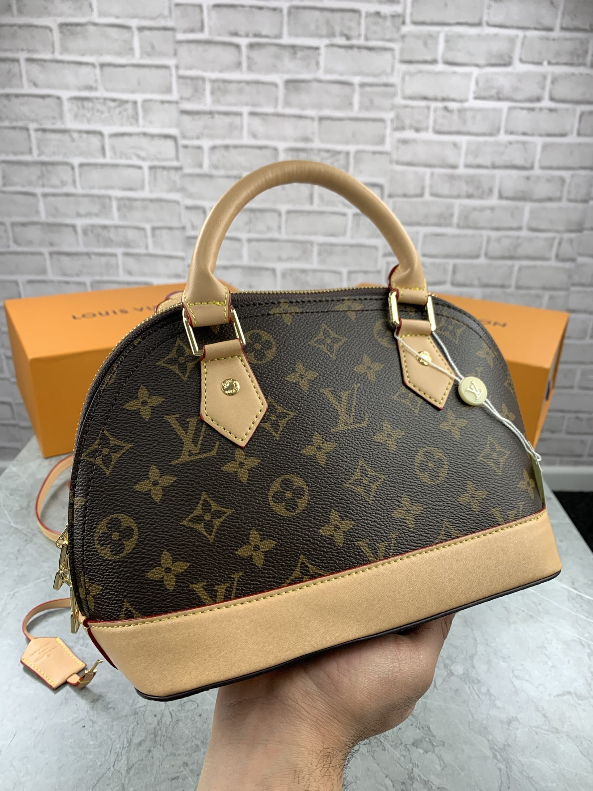 LV BAG AMLA image 2