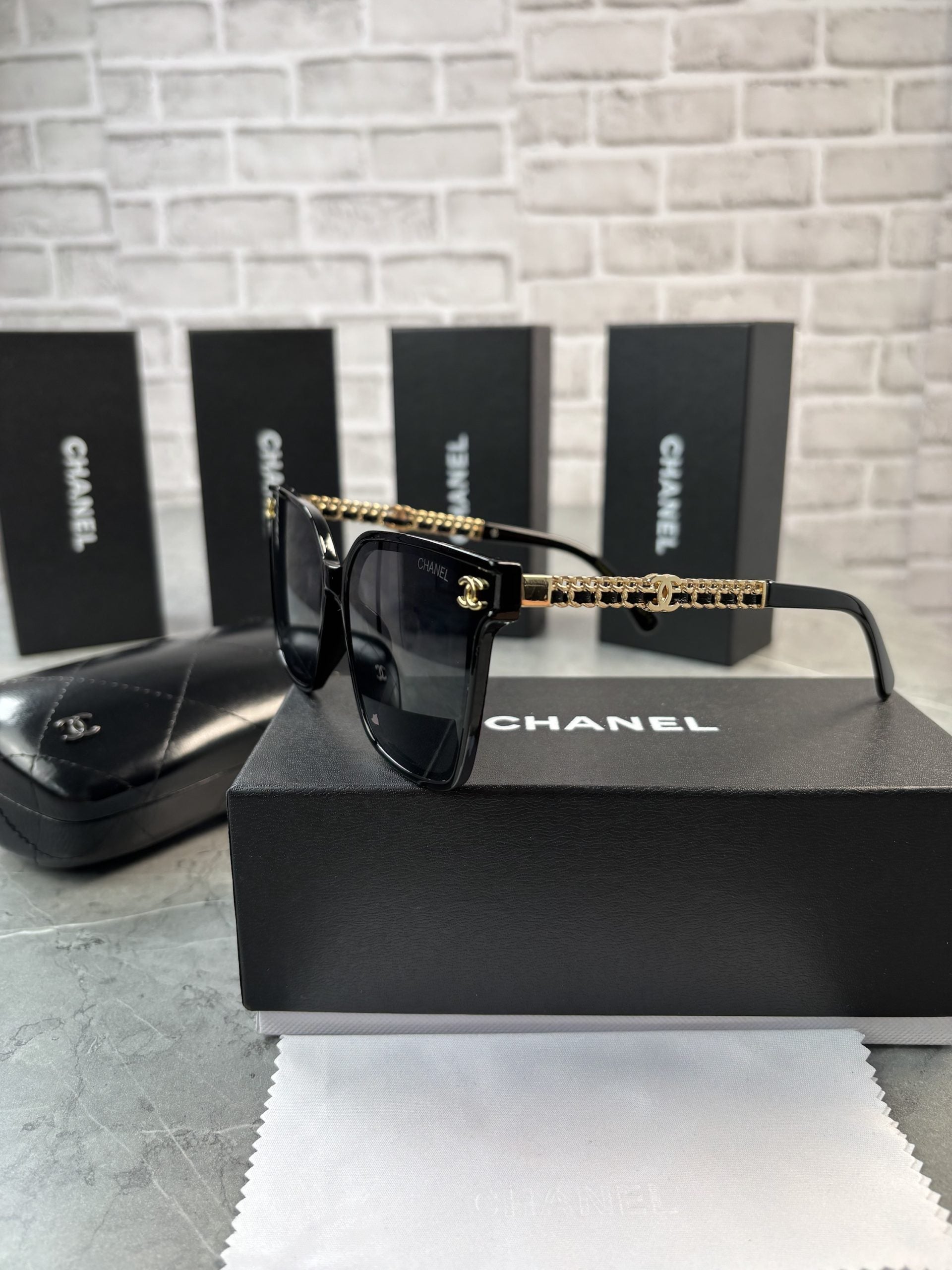 GC BLACK GLASSES image 2