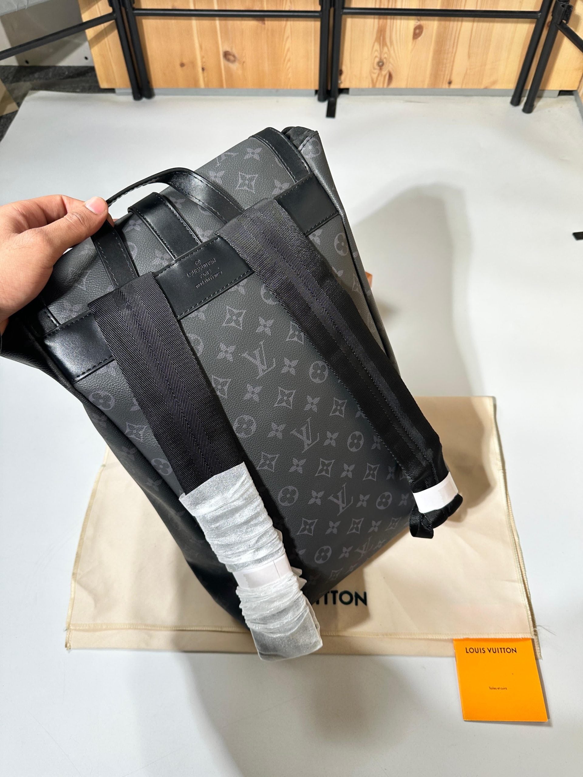 L-V BACKPACK BLACK GREY image 5