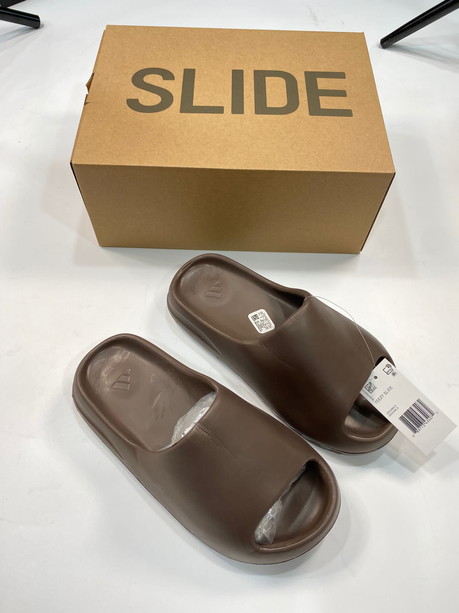 BROWN YZY SLIDE image 3
