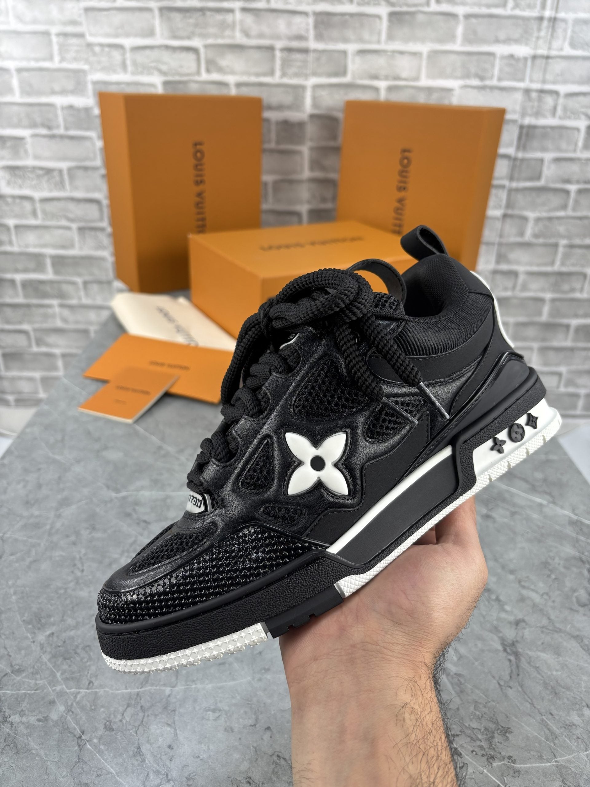 LV SNEAK image 0