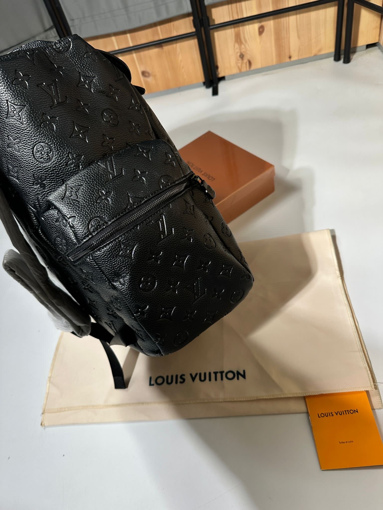 L-V BACKPACK BLACK EMBOSSED image 4