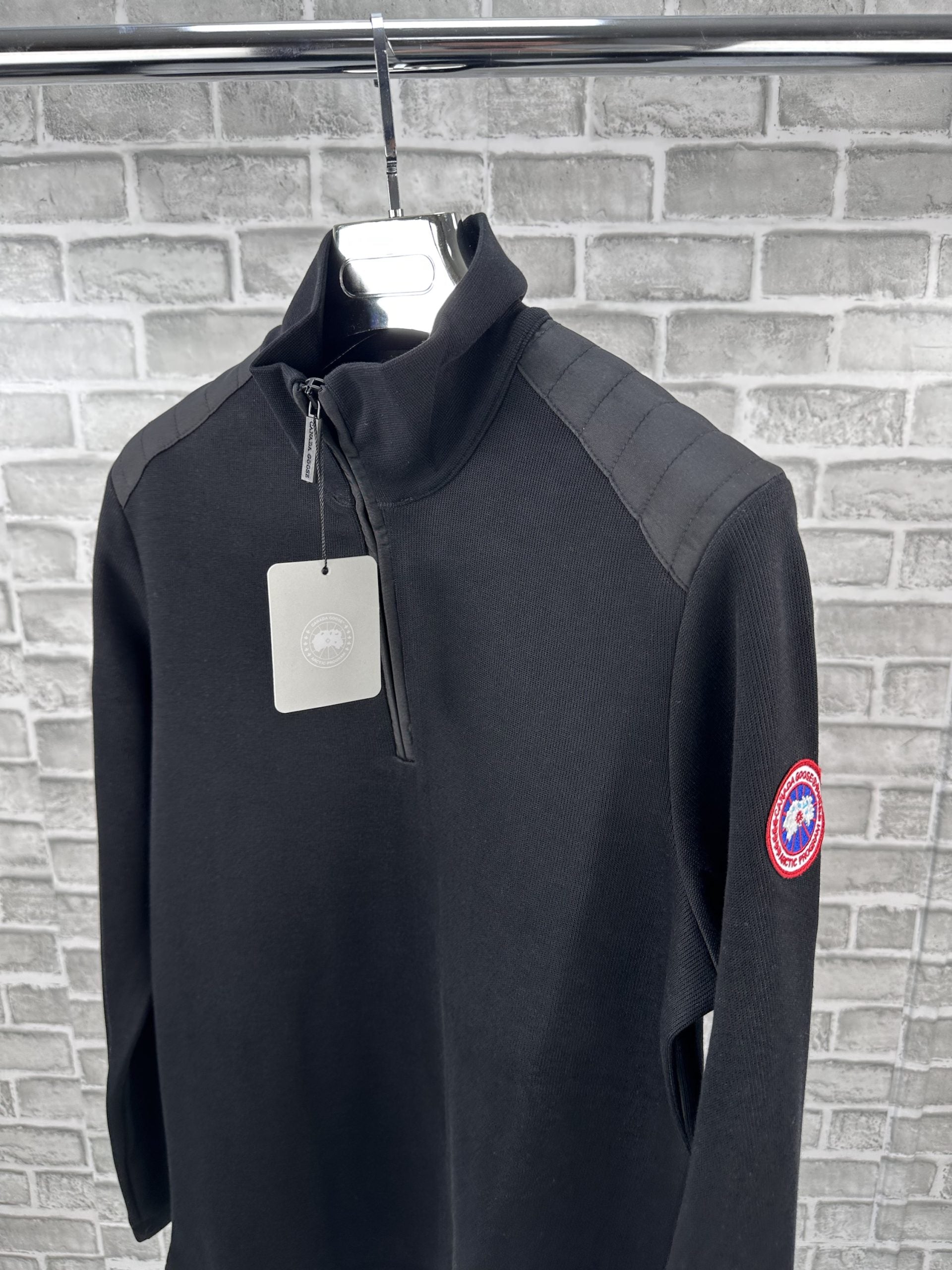 Goose 1/4 Zip Black image 1