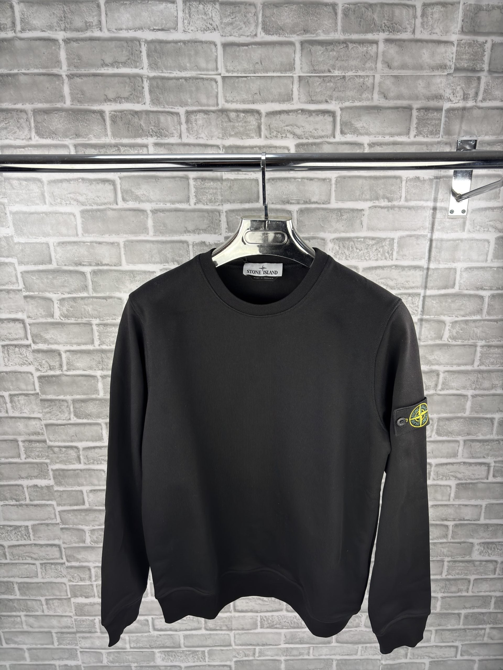 STONE JUMPER BLACK - L image