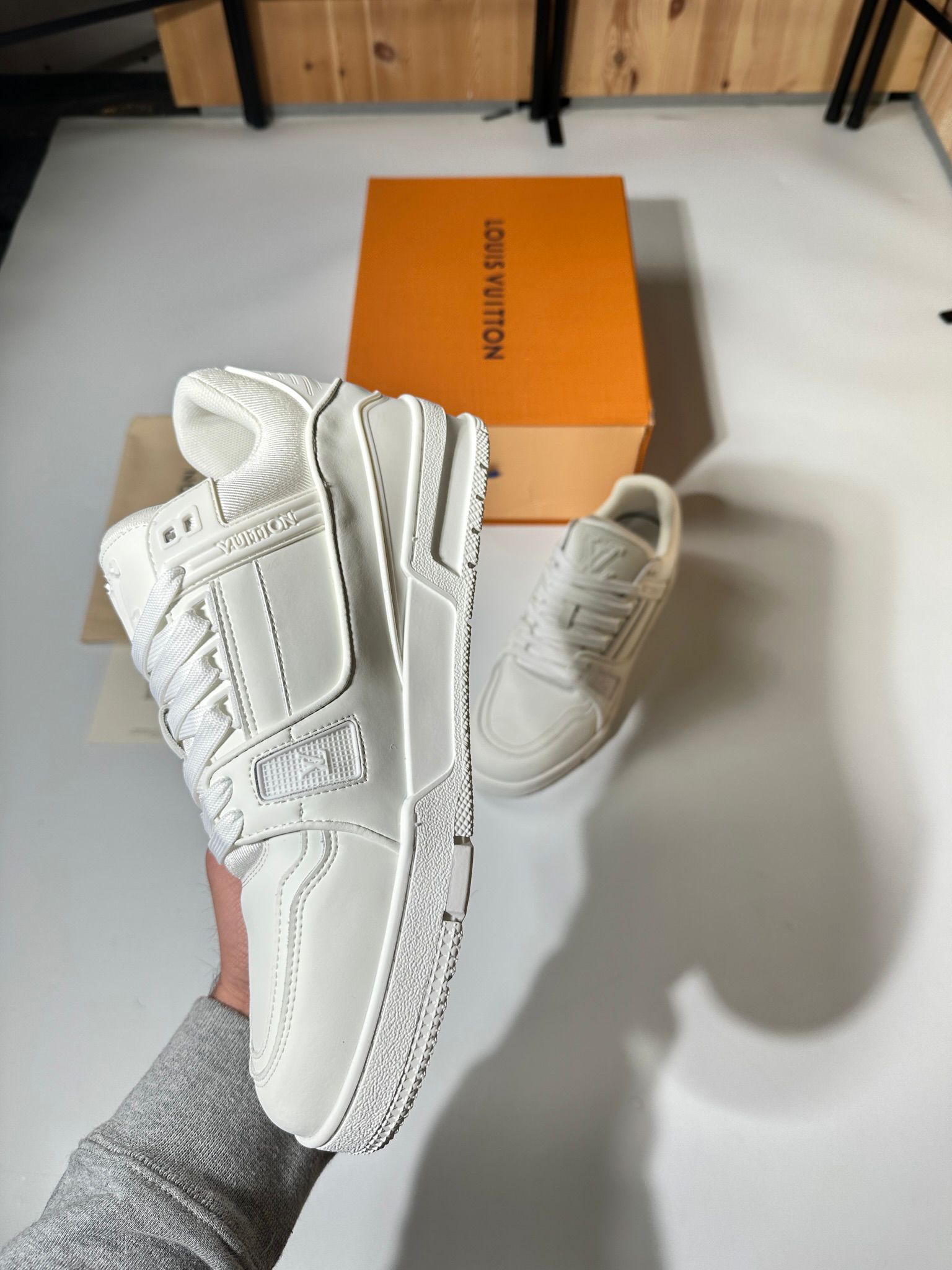 LV SNEAK image 2