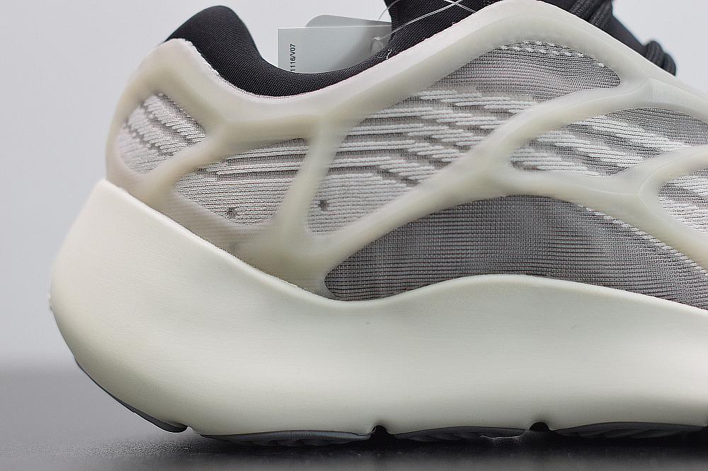 700 V3 image 6