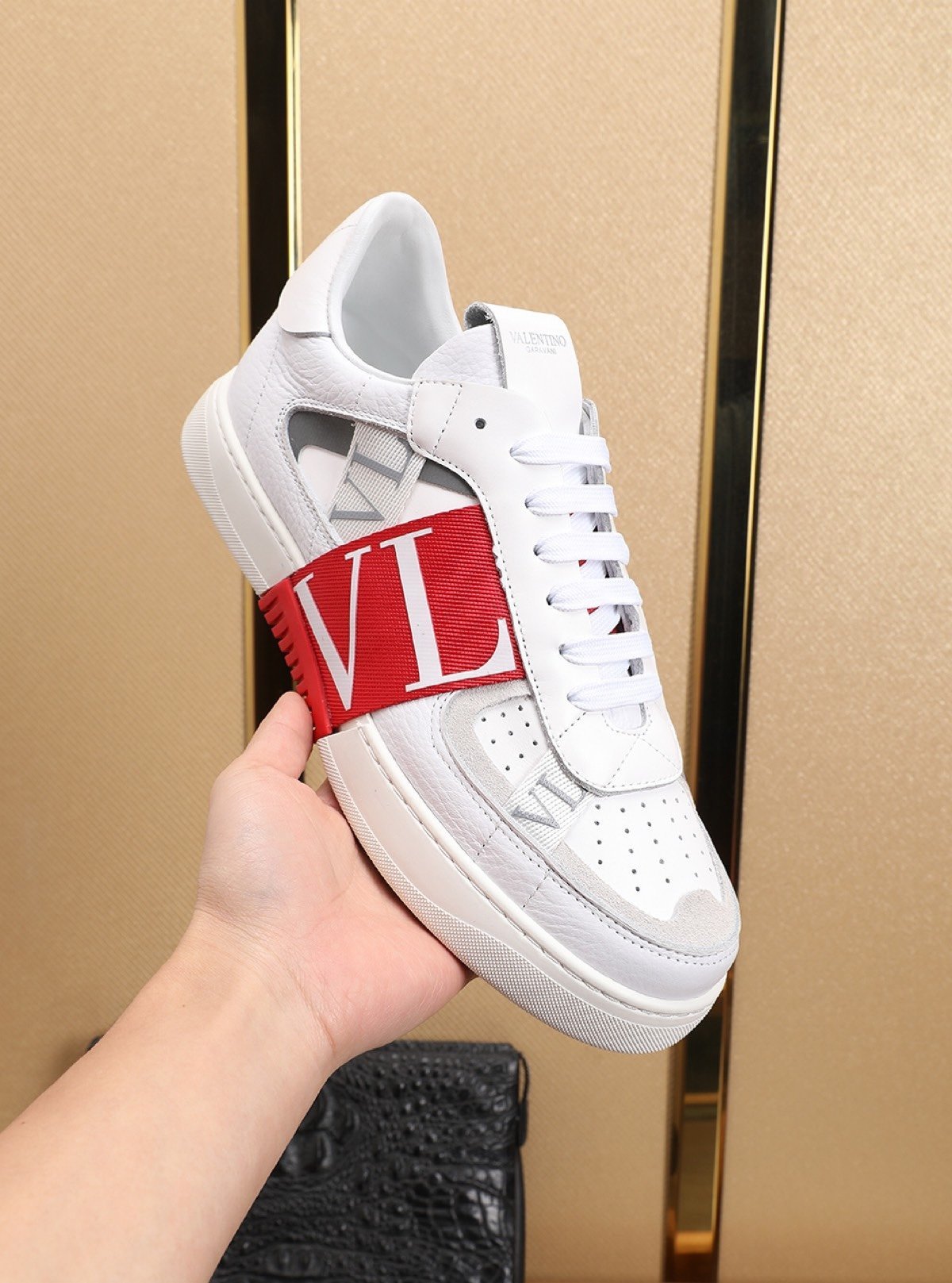 VL7N RED image 2
