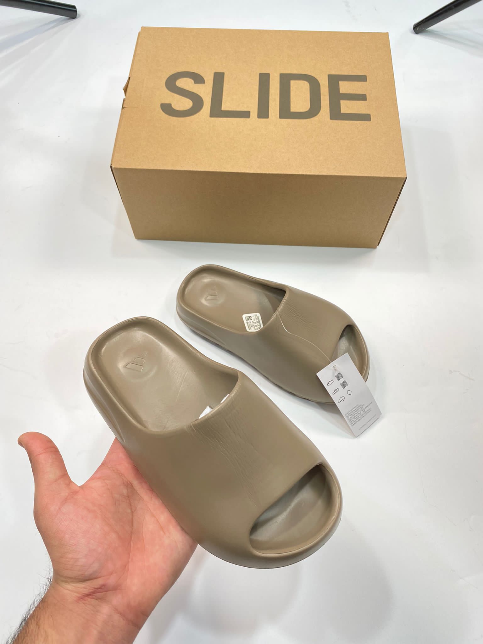 TAN YZY SLIDE image 3