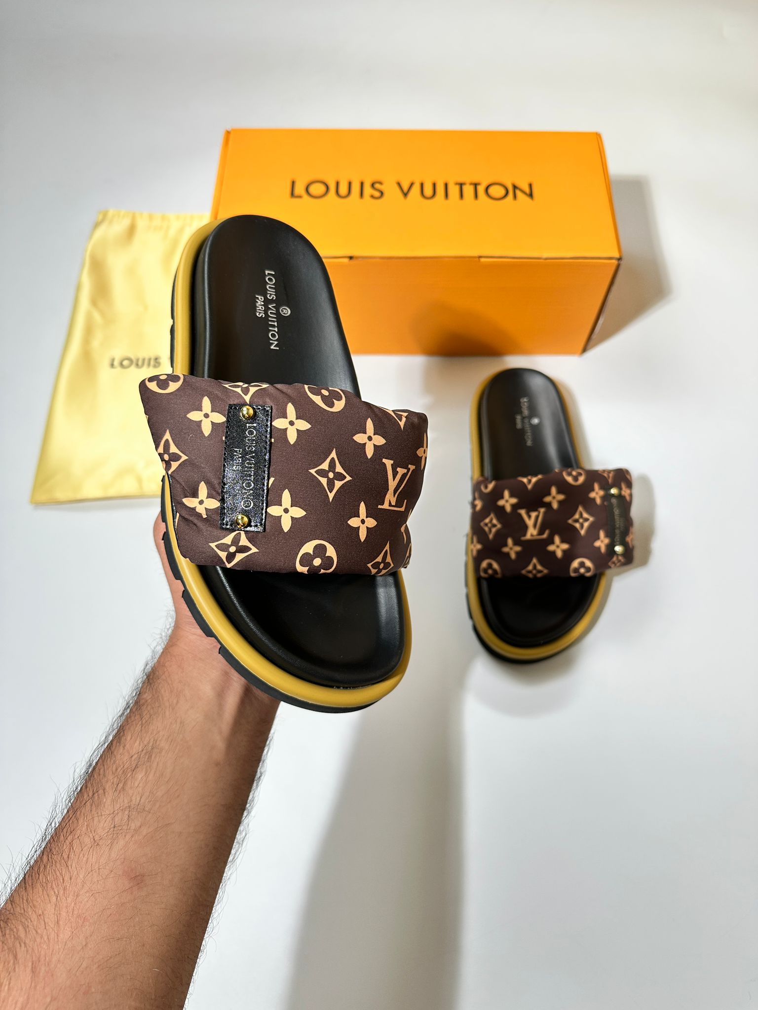 L-V SANDAL image 3