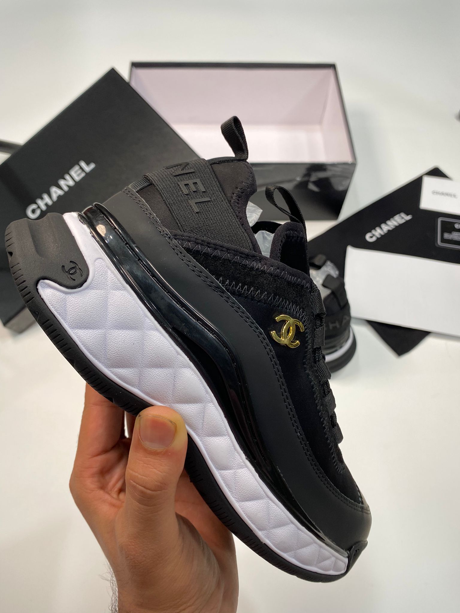 CHNL BLACK RUNNER image 3